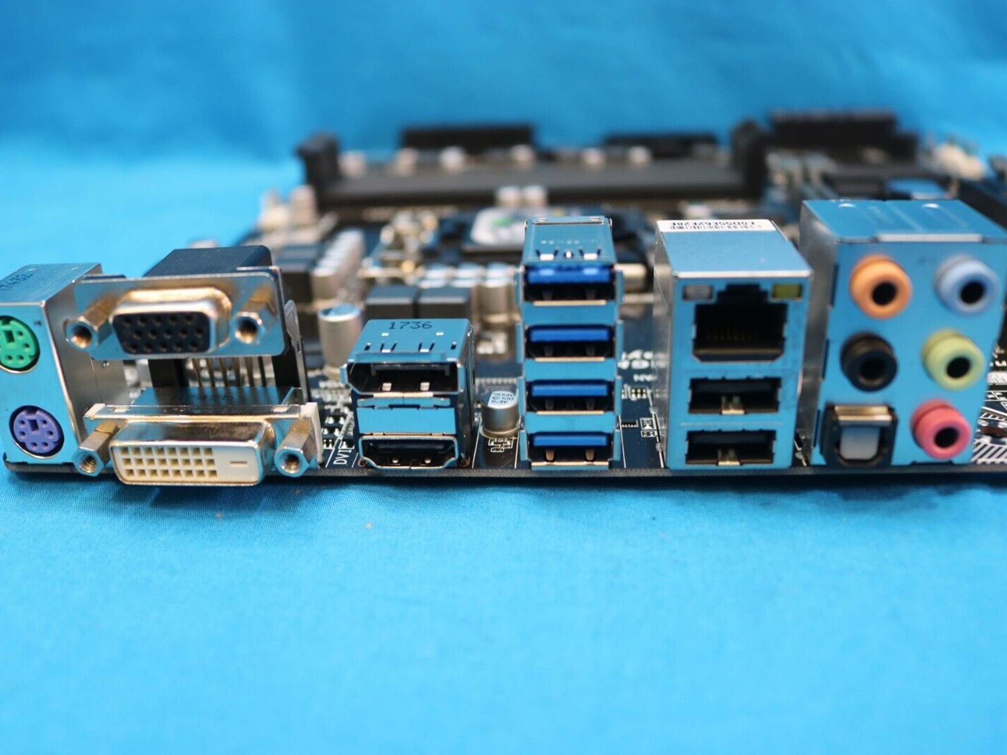 Gigabyte GA-Q170M-D3H-GSM Intel LGA1151/Socket H4 DDR4 mATX Motherboard & I/O