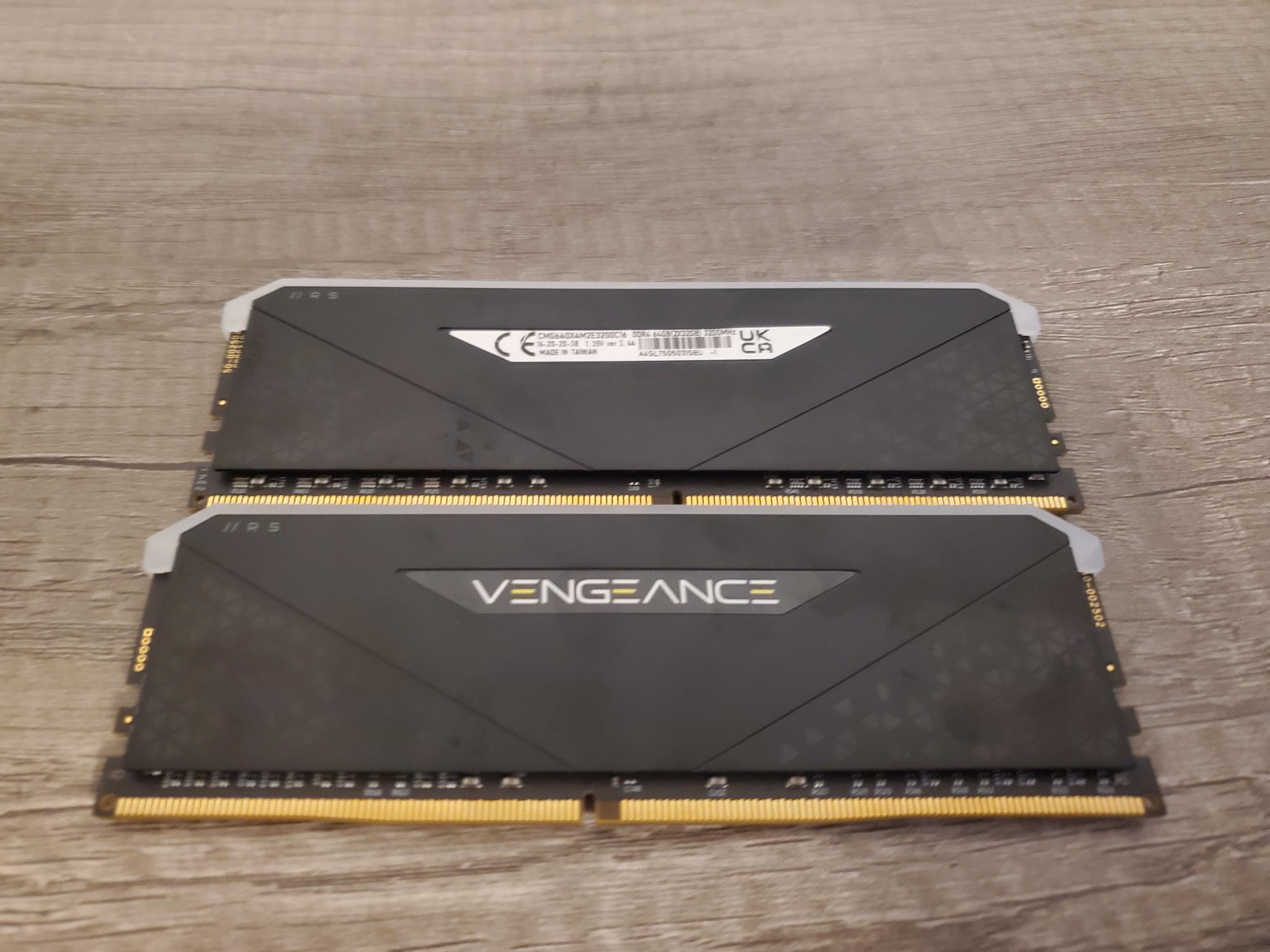 2x32GB DDR4 Corsair RGB 3200MHz Black