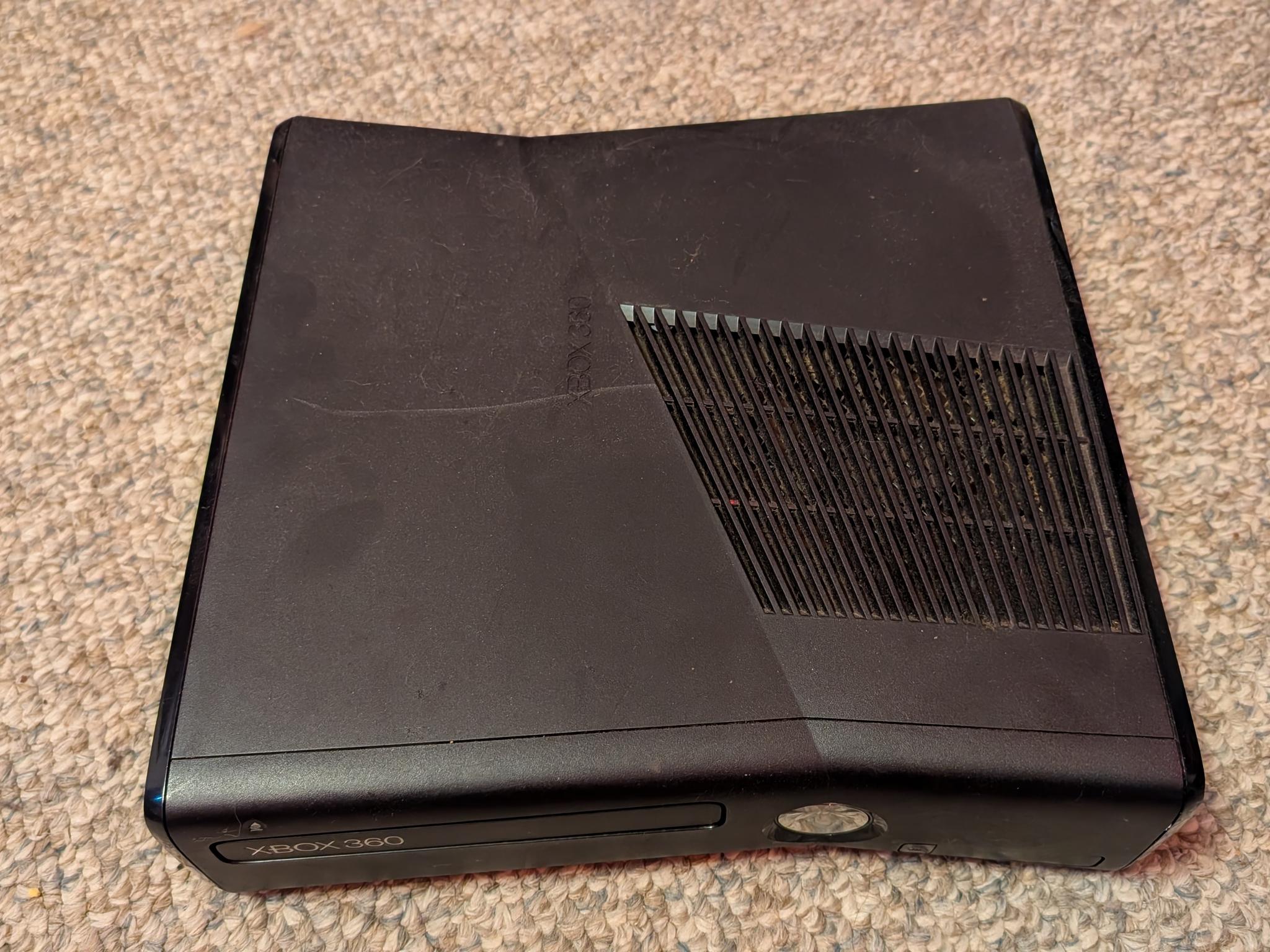 Xbox 360 Slim (w/ 250GB HDD)