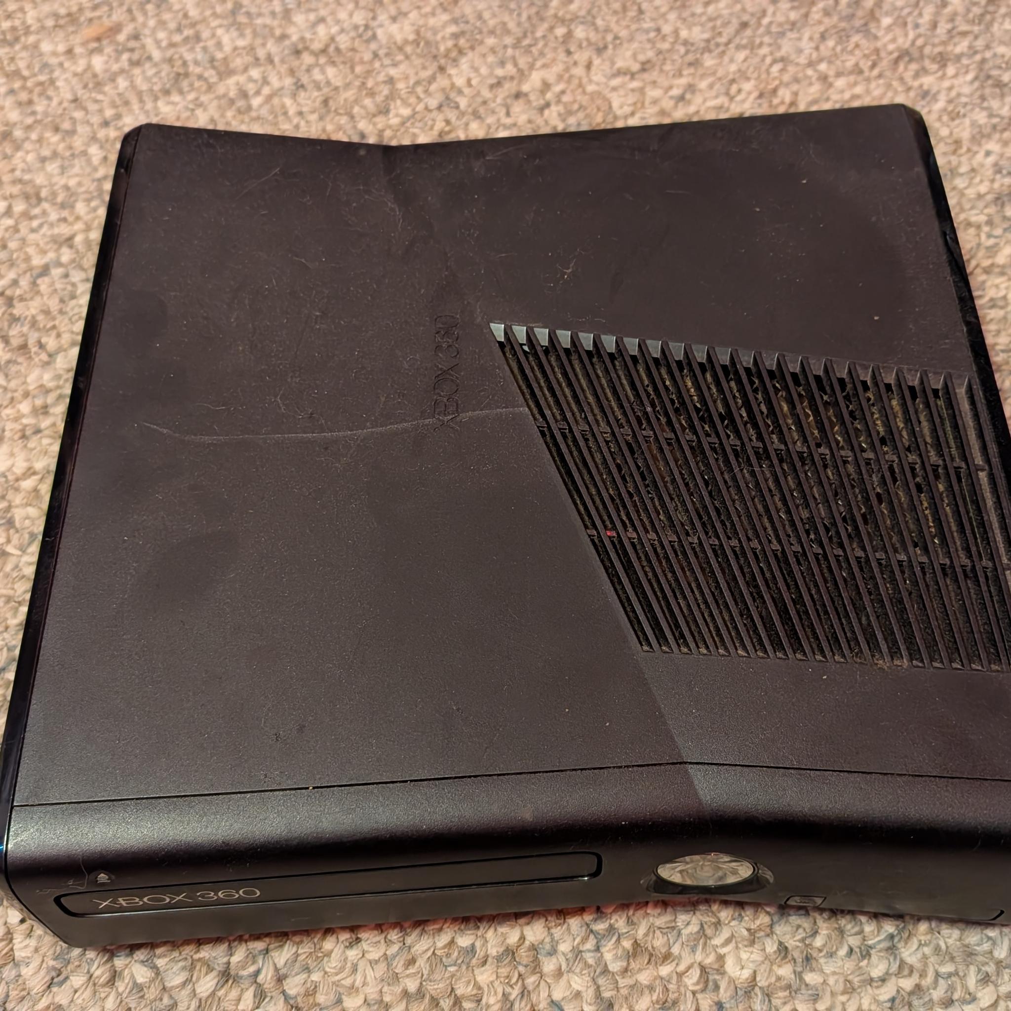 Xbox 360 Slim (w/ 250GB HDD)