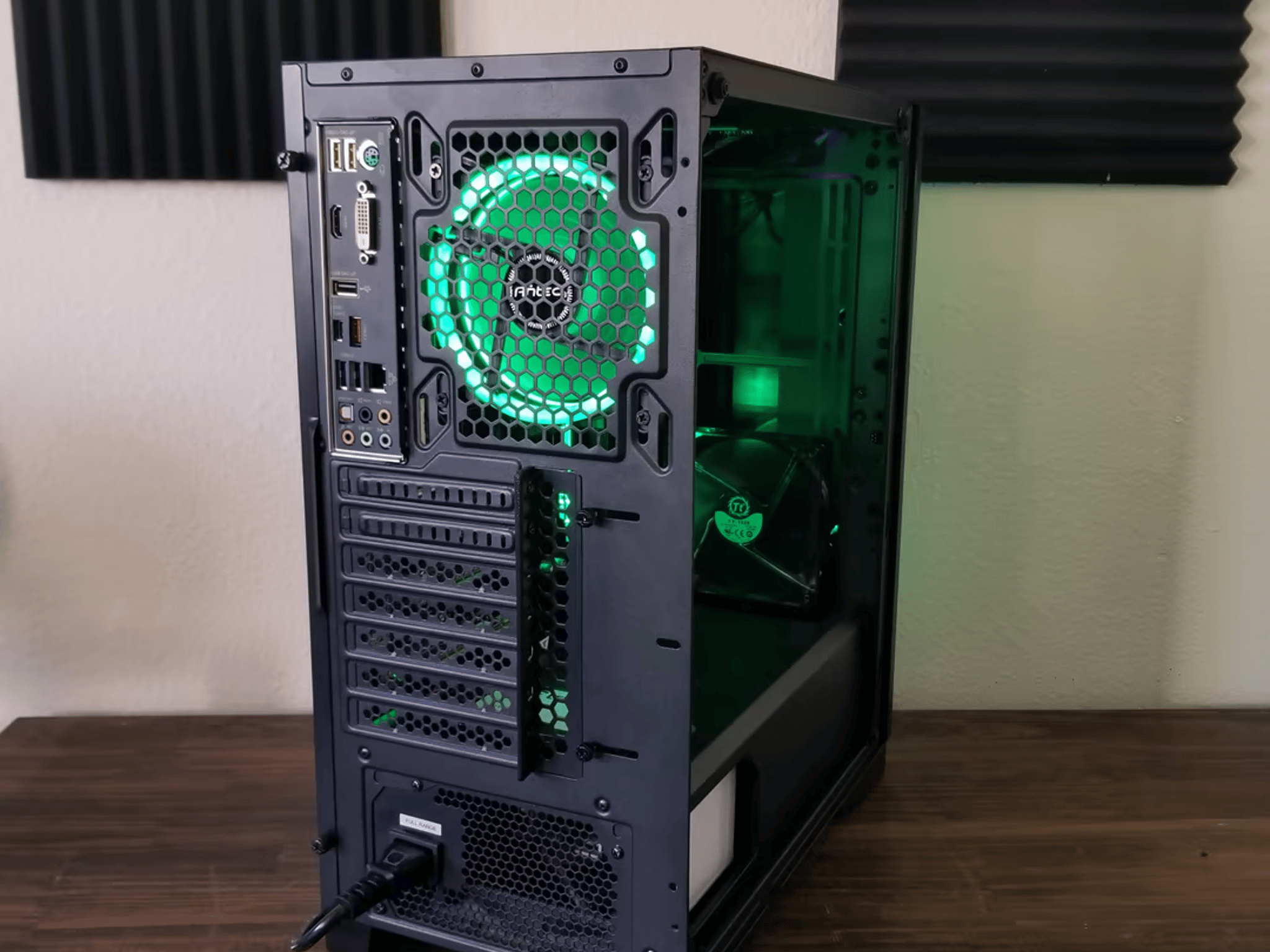 Intel Core i5 6500 UpTo 3.6GHz w/ Intel HD Graphics 530 // Team Group 8GB 2400MHz // Levin 120GB SSD