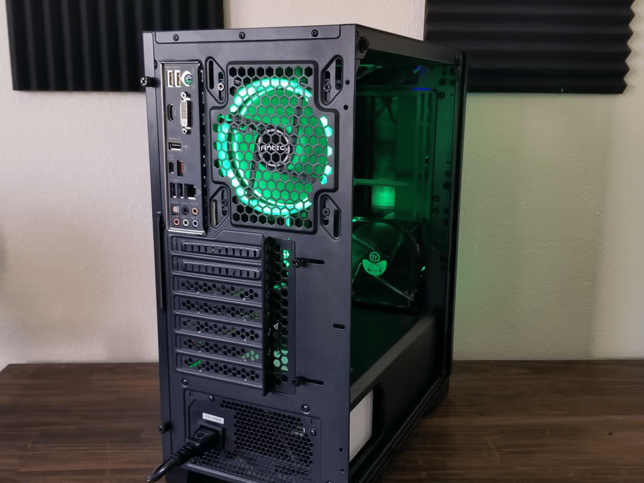 Intel Core i5 6500 UpTo 3.6GHz w/ Intel HD Graphics 530 // Team Group 8GB 2400MHz // Levin 120GB SSD