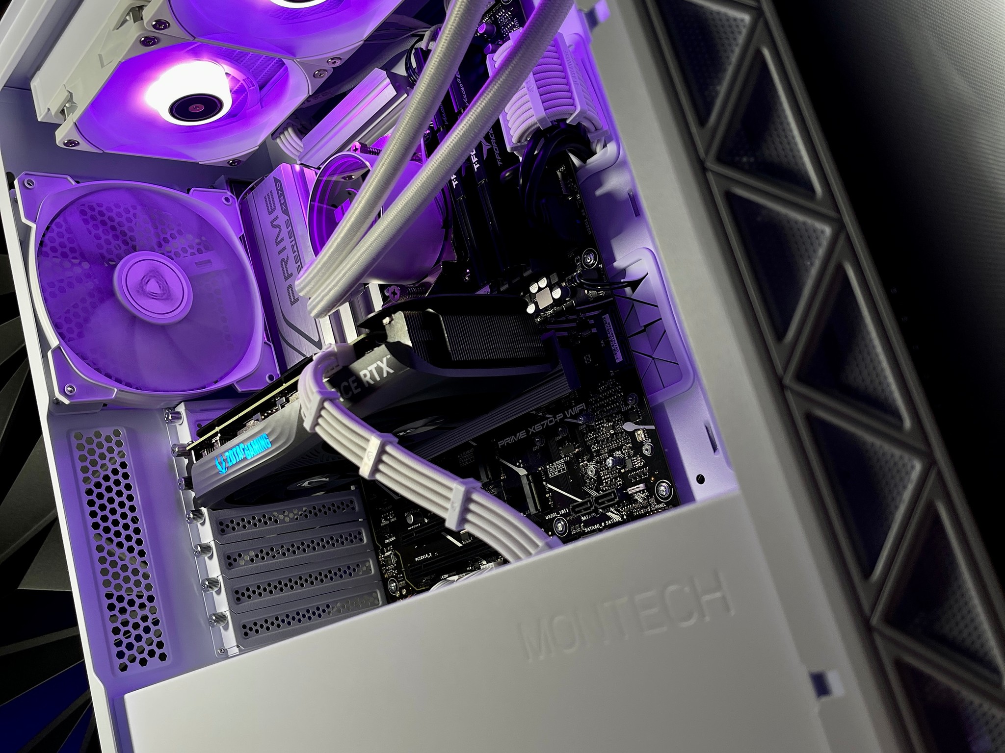 Gaming PC | RYZEN 7 7800X3D | RTX 4070 12GB | 32GB DDR5 6000 | 2TB GEN4 NVME