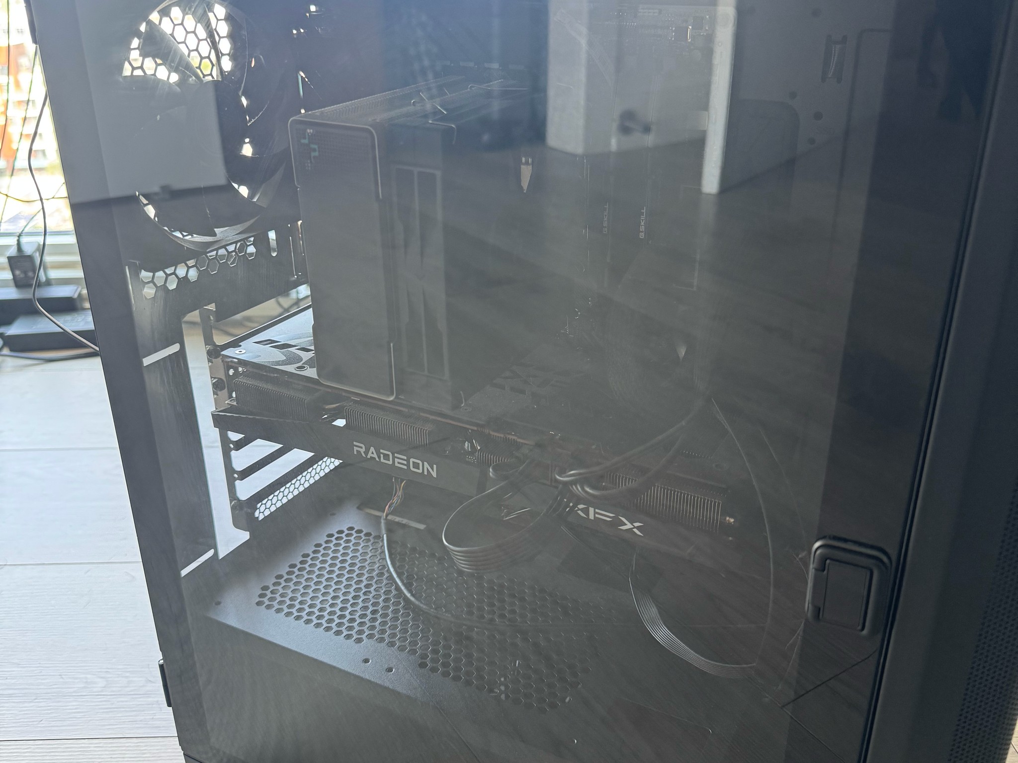 Gaming PC Ryzen 5 5600X3D + XFX RX 6700 10GB + 16GB DDR4-3200 + Samsung 980 Pro 1TB + B550