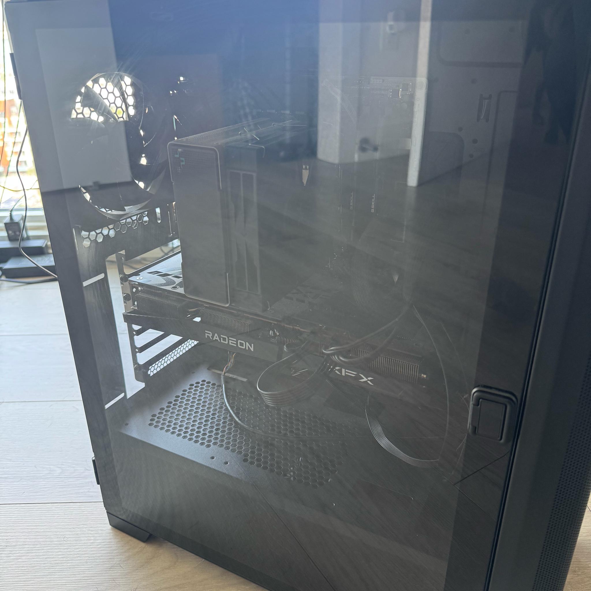 Gaming PC Ryzen 5 5600X3D + XFX RX 6700 10GB + 16GB DDR4-3200 + Samsung 980 Pro 1TB + B550