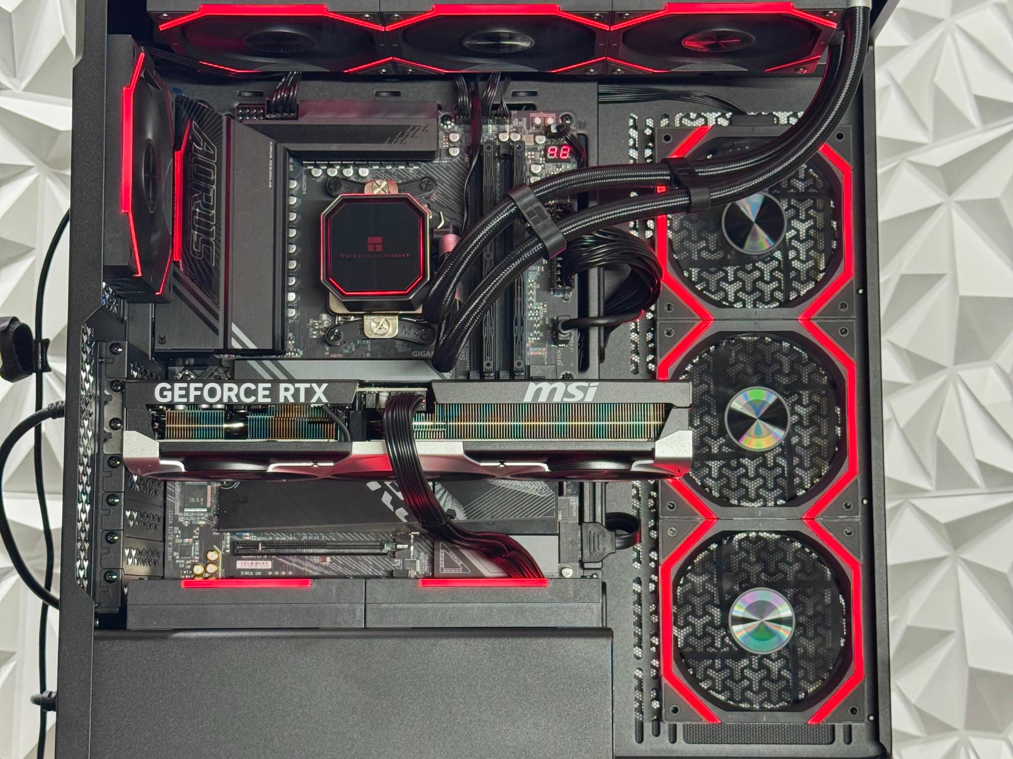 Pc / RTX 5070 Ti 16G / Ryzen 7 9850X3D / 32GB DDR5 6400MTs Ram / 2TB Kingston ssd / 850w psu