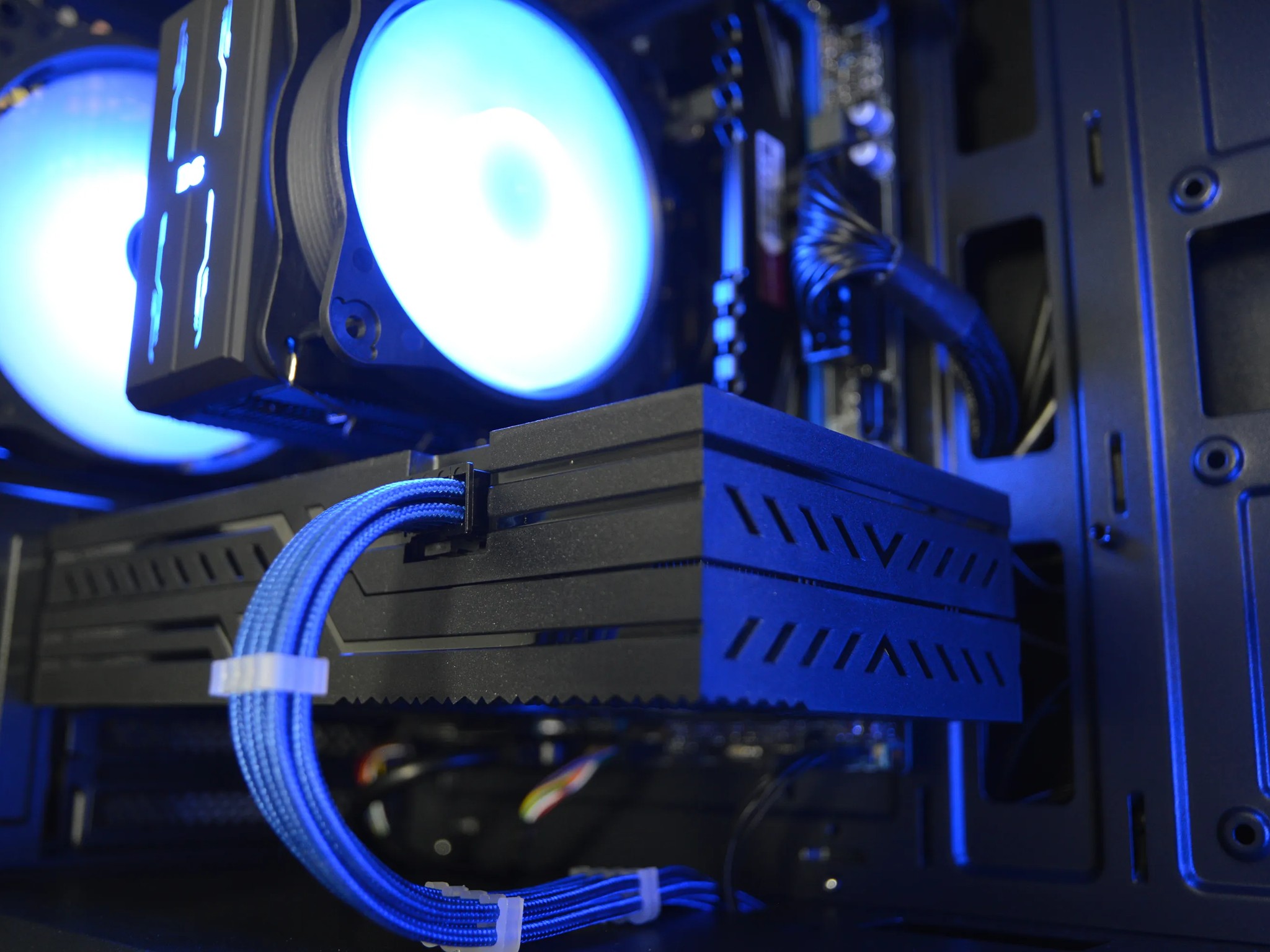 🔵⚫️| RX 580 8GB | INTEL XEON E5 2670 V3 | 16GB DDR4 RAM | 1TB NVME SSD | Midnight Cobalt |