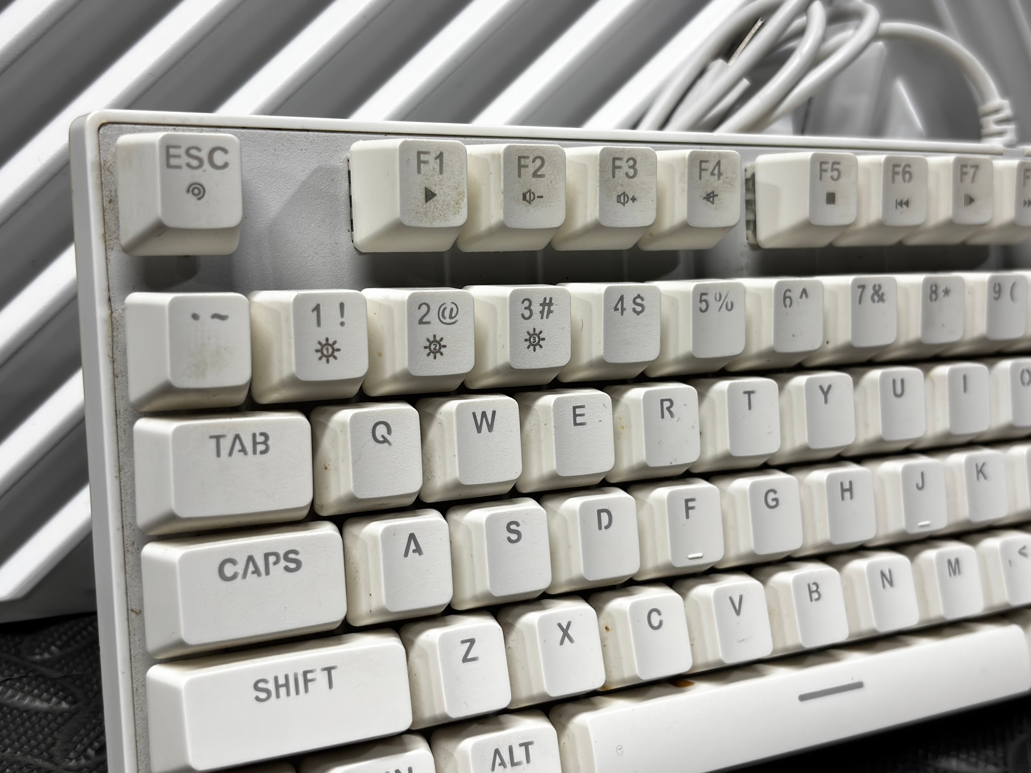 MageGee MK-Storm White Gaming Keyboard | Full Size USB | Tested Working