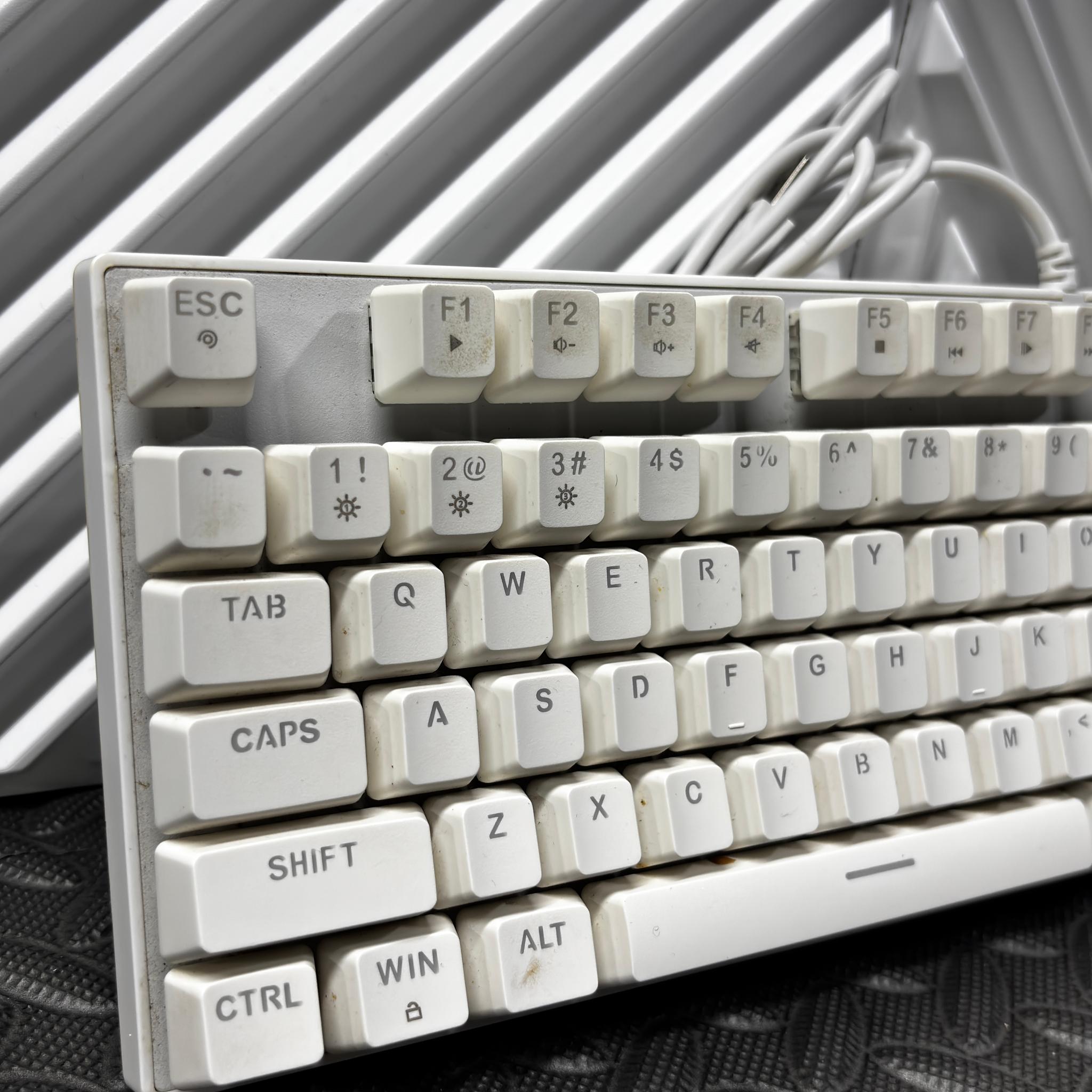 MageGee MK-Storm White Gaming Keyboard | Full Size USB | Tested Working