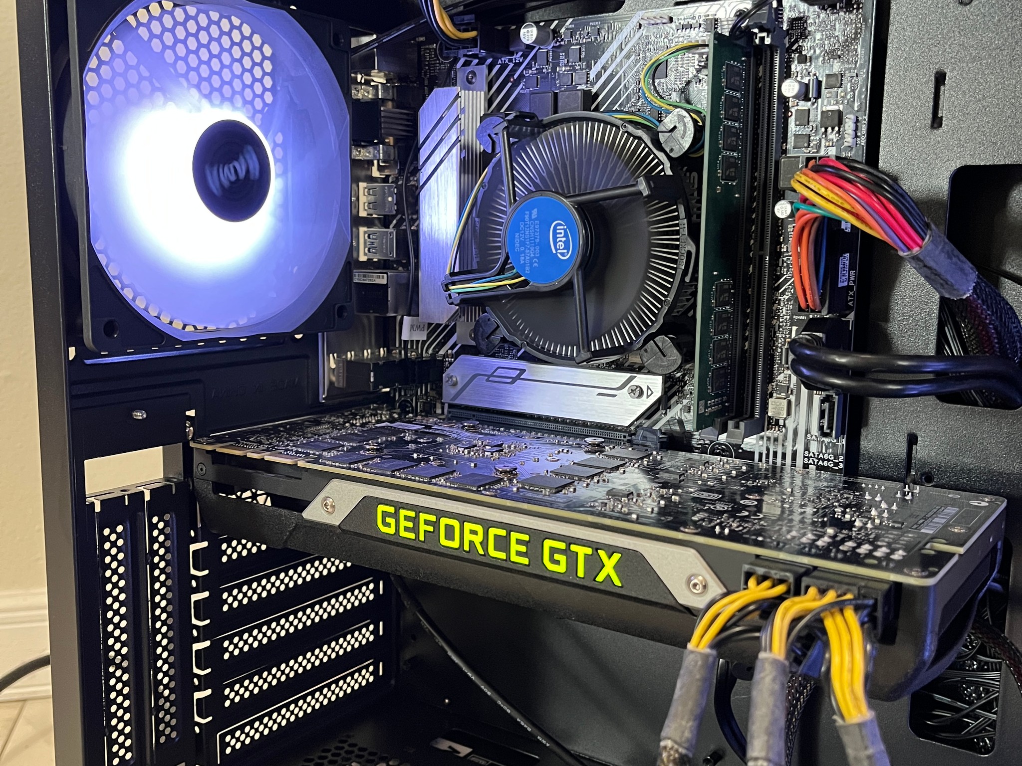 NVIDIA GTX TITAN X 12GB, Intel Core i3-10100, 16GB RAM, 1TB