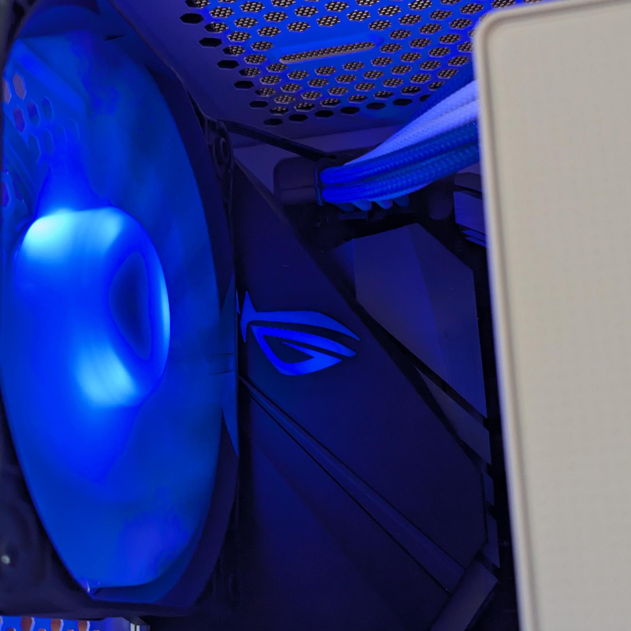 🧊 Frozone – White & Blue RTX 3060 Ti Build | 3700X + 1TB NVMe + 32GB DDR4 🎮❄️