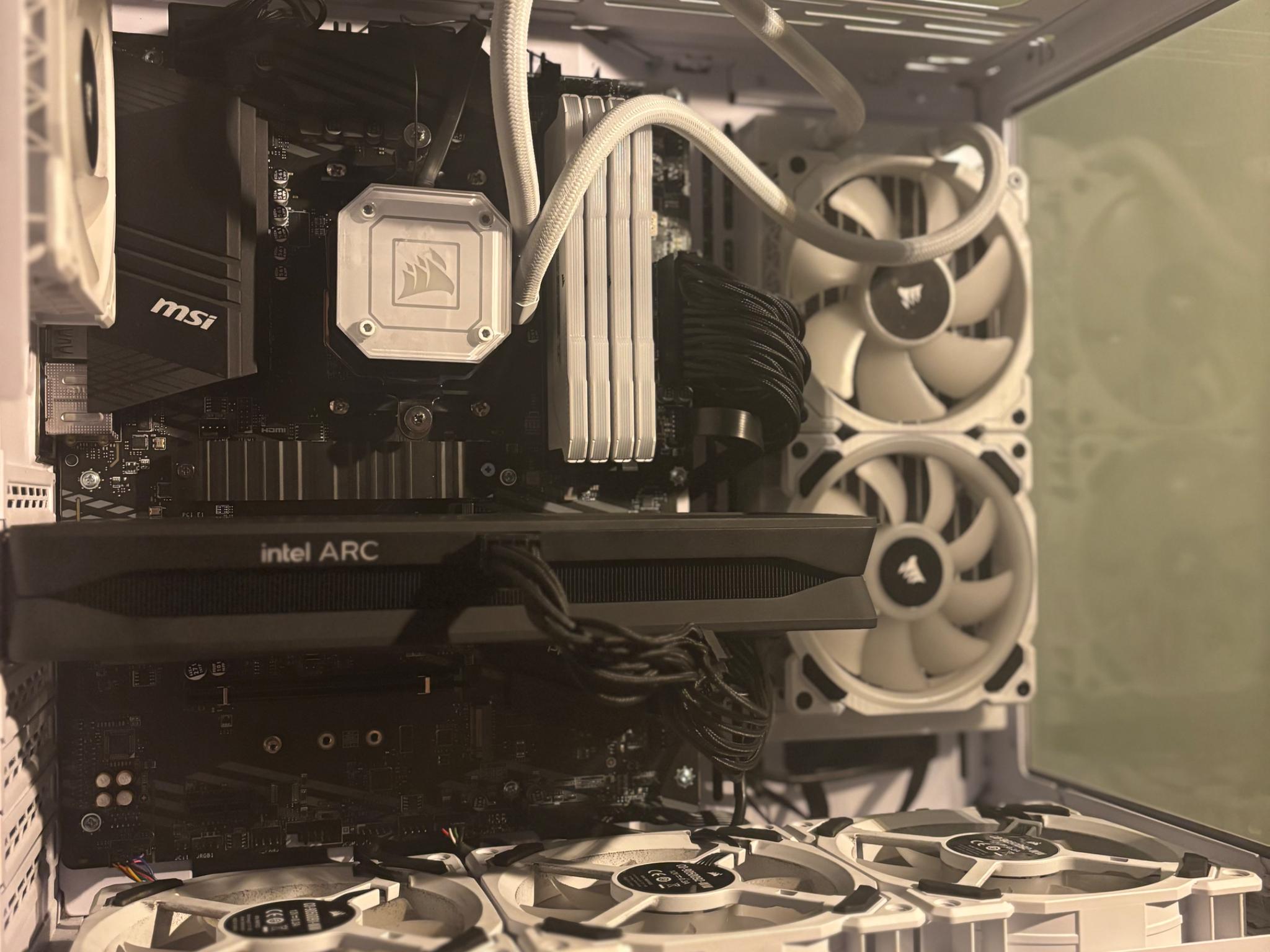 ALL WHITE | 1080p PC | B580 | R7 3700x | 32gb RAM | 2tb Storage