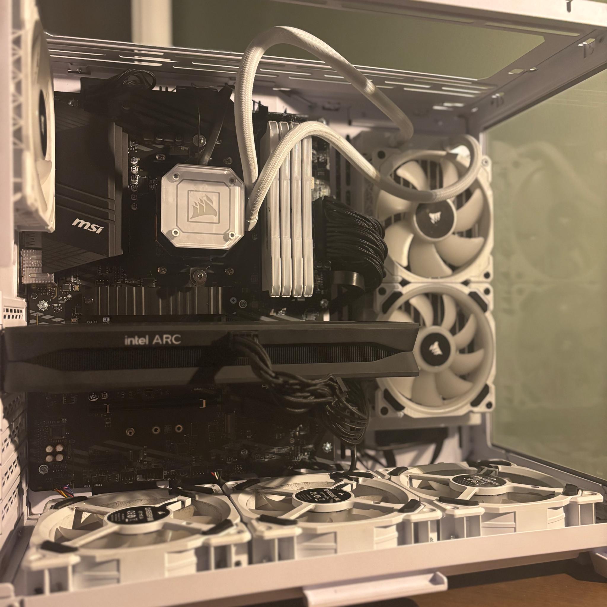 ALL WHITE | 1080p PC | B580 | R7 3700x | 32gb RAM | 2tb Storage
