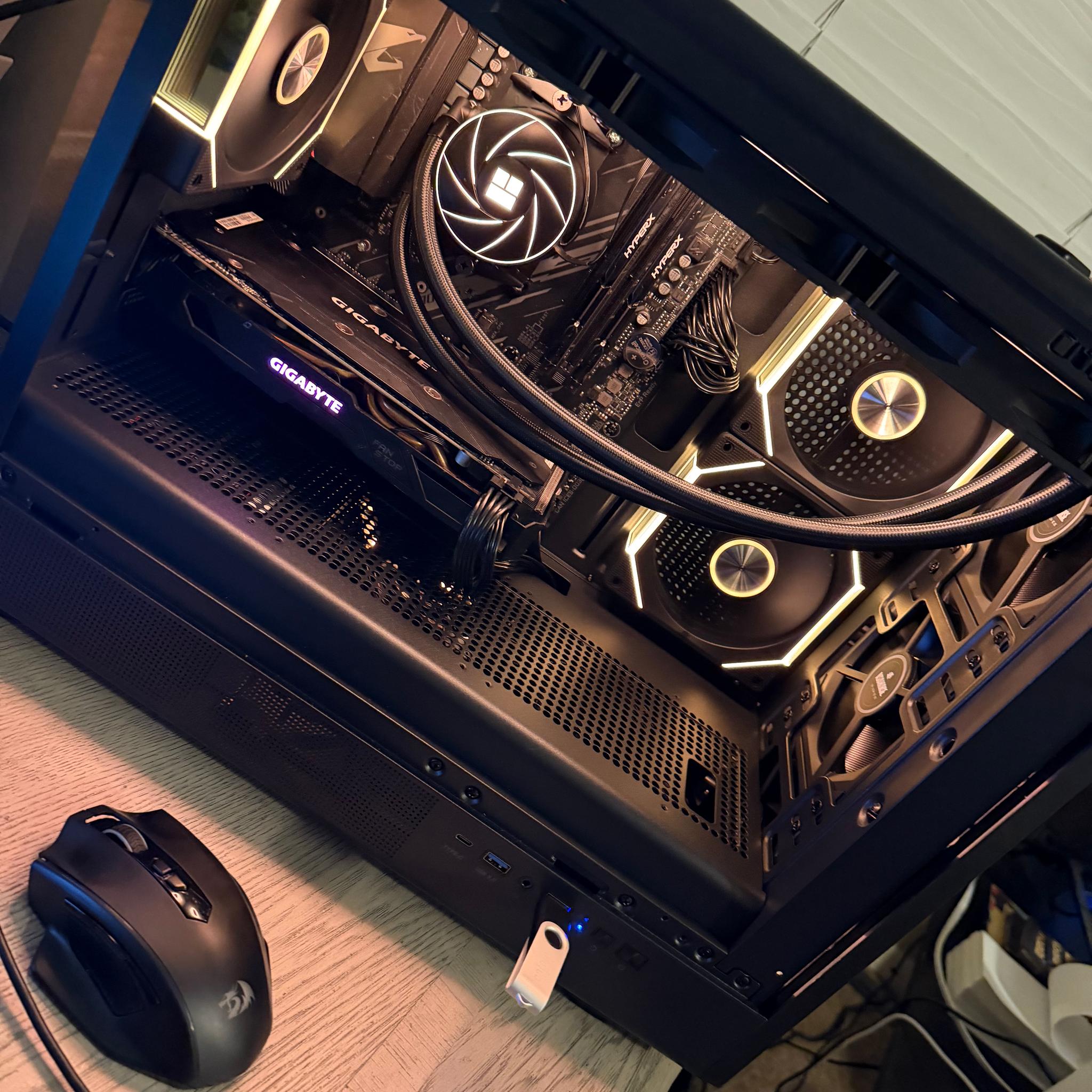 Ryzen 5 2600X | Gigabyte RX 570 4GB | 8GB DDR4 | 512GB SSD | 360mm RGB AIO | WiFi