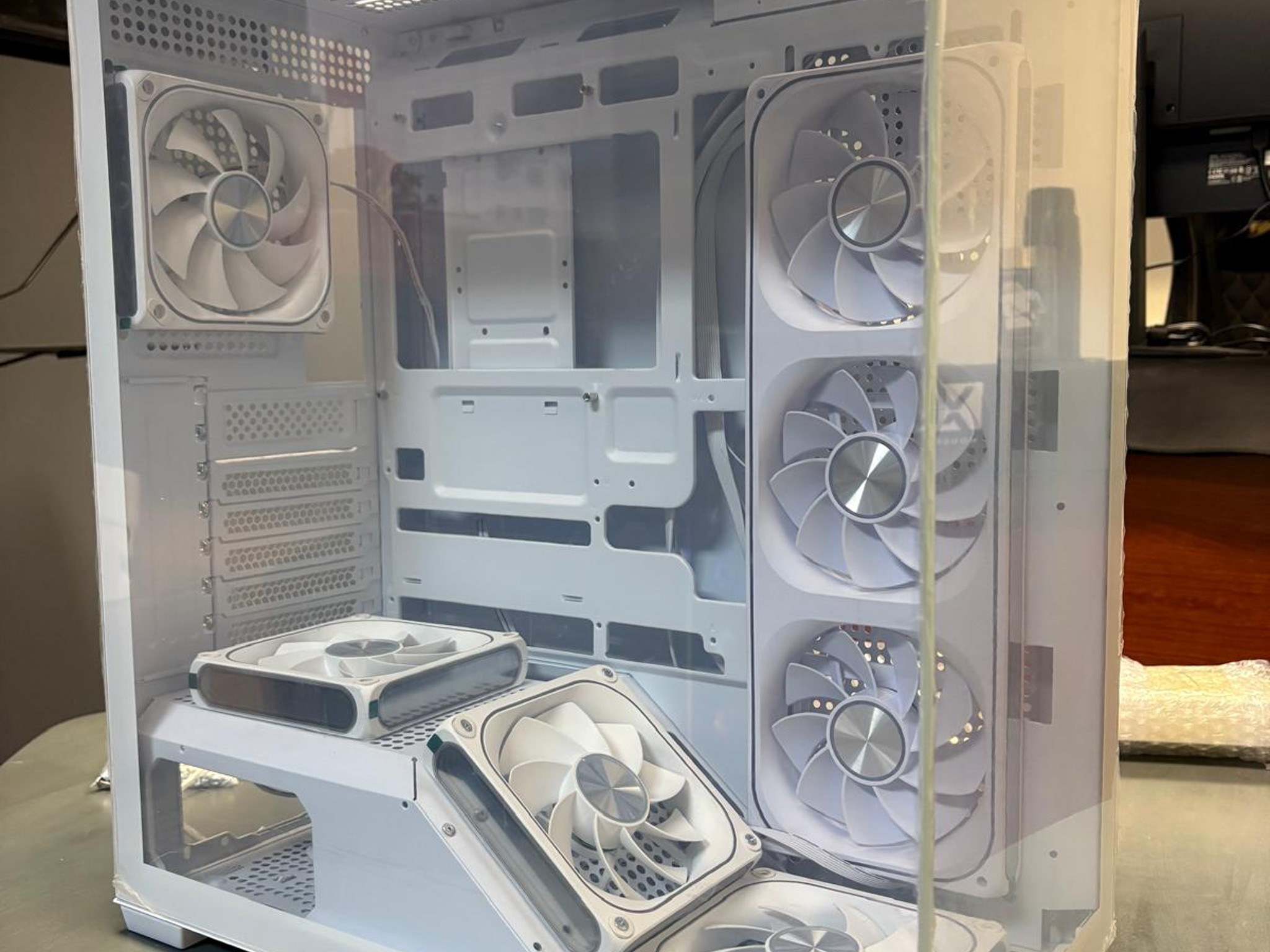 NEW - White Compact Dual-Chamber Mid Tower Airflow Case with Tempered Glass