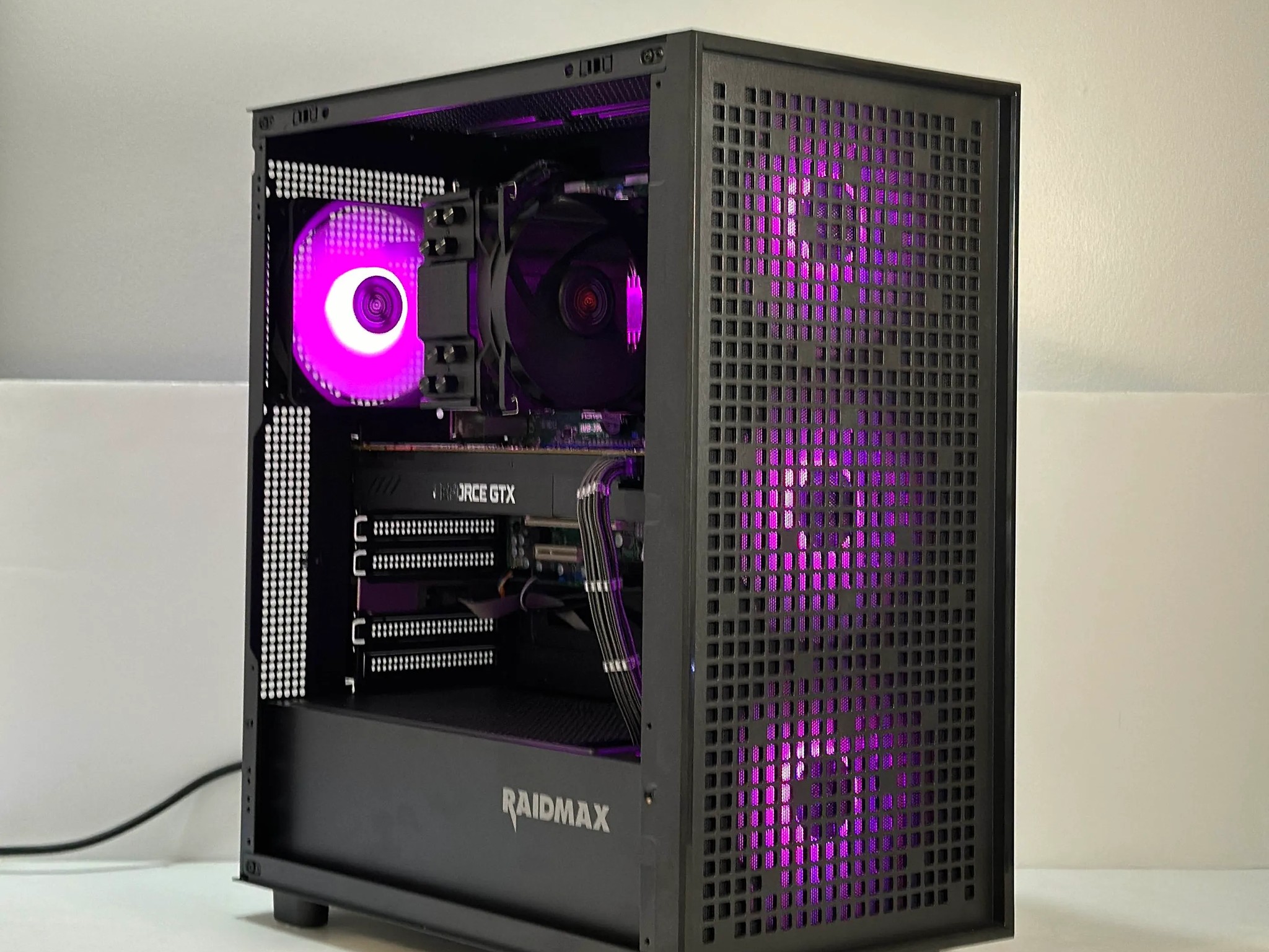 1080p Gaming PC | Intel i5 7500 | Nvidia GTX 1070 8GB | 16GB RAM | 480GB SSD | WIFI |