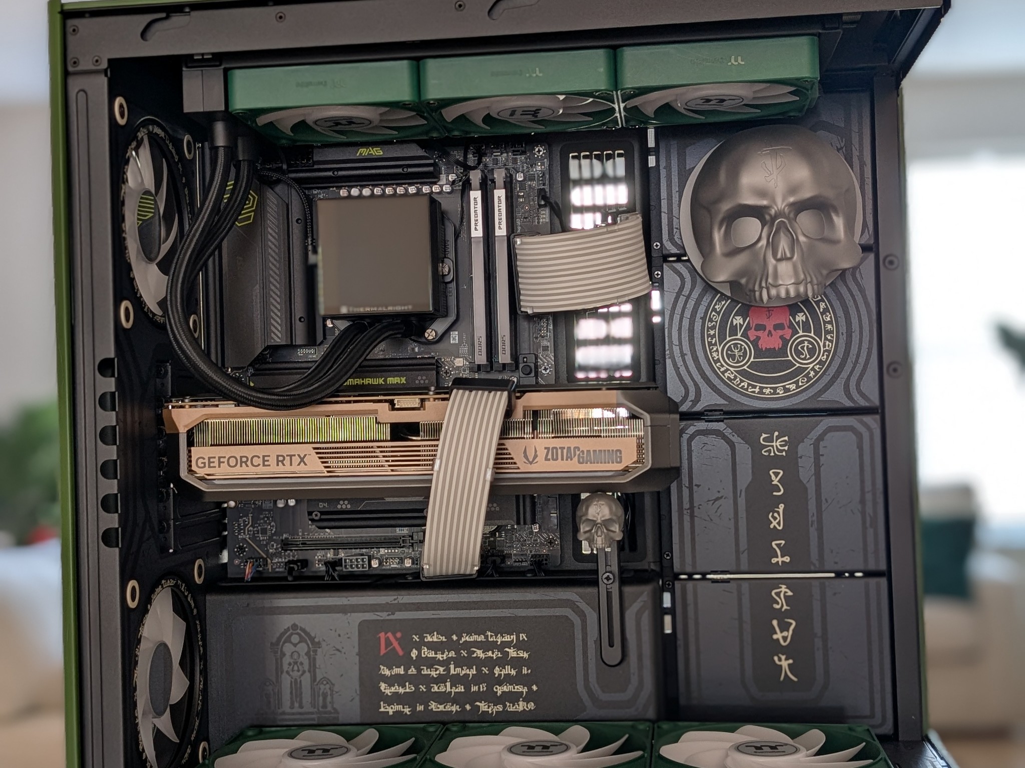 DOOM! Limited Edition - Havn HS420 - 5080 + 7800X3D + 32 GB DDR5 + 2TB Gen 5 SSD