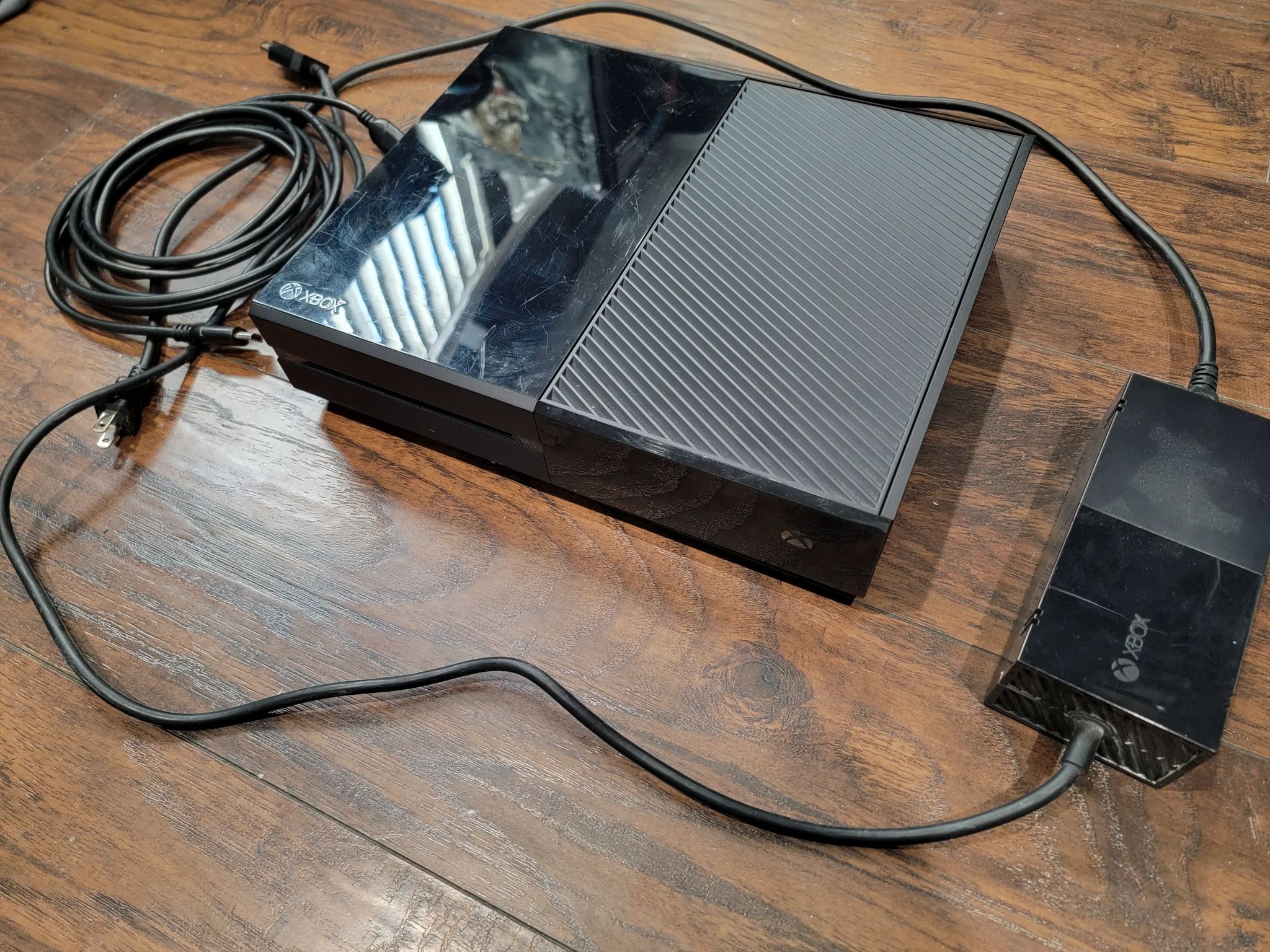 Xbox one with elite series 1 controller and 8 games