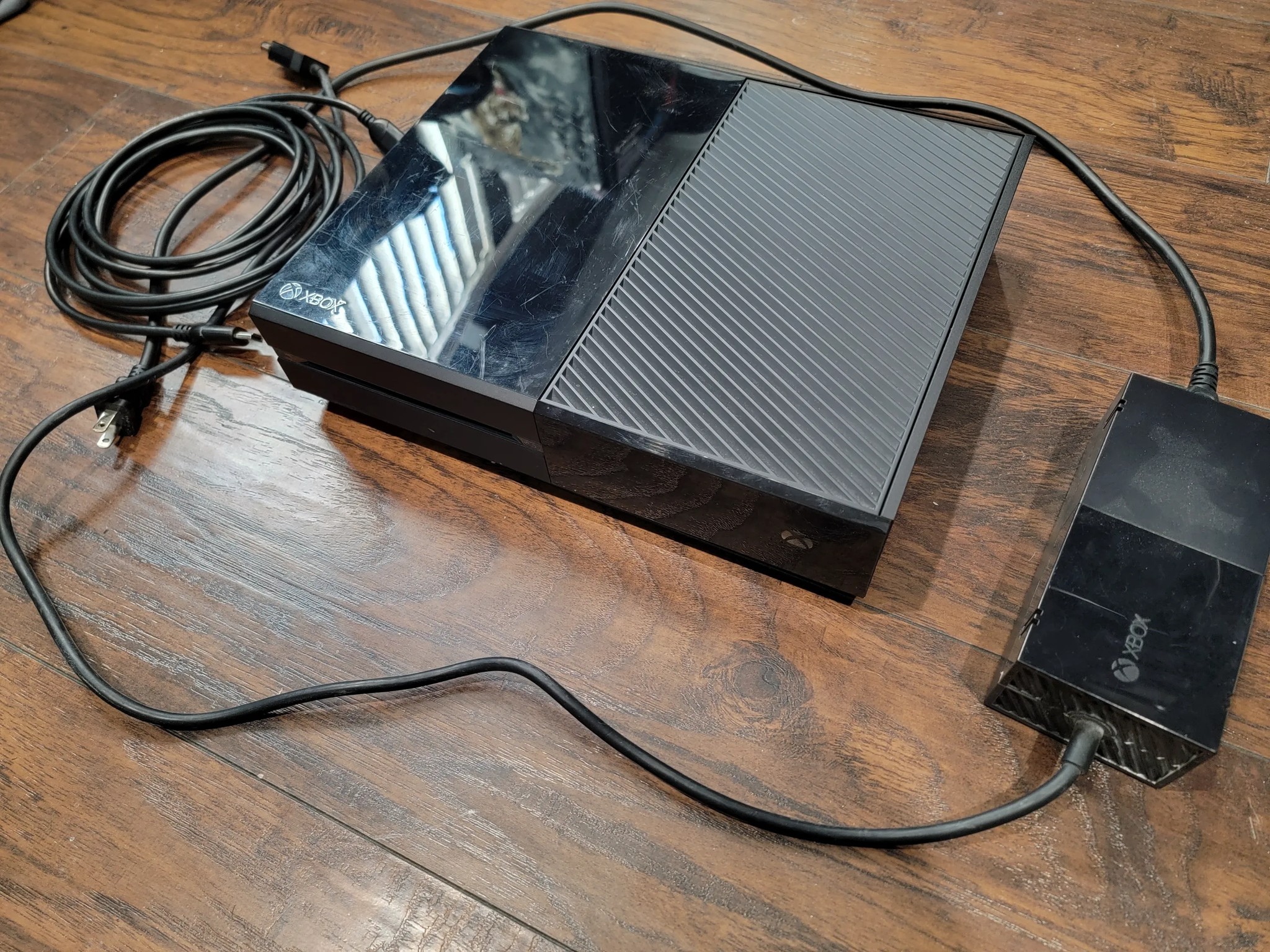 Xbox one with elite series 1 controller and 8 games