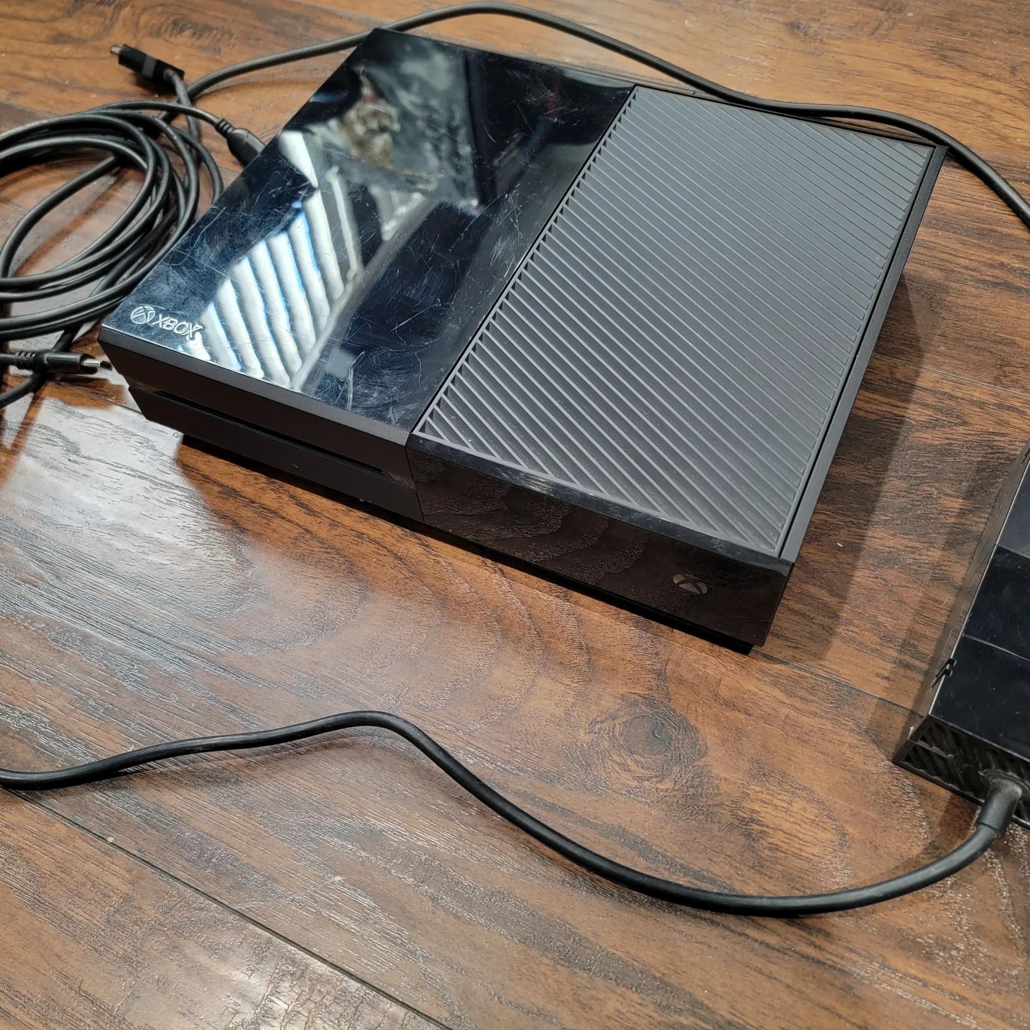 Xbox one with elite series 1 controller and 8 games