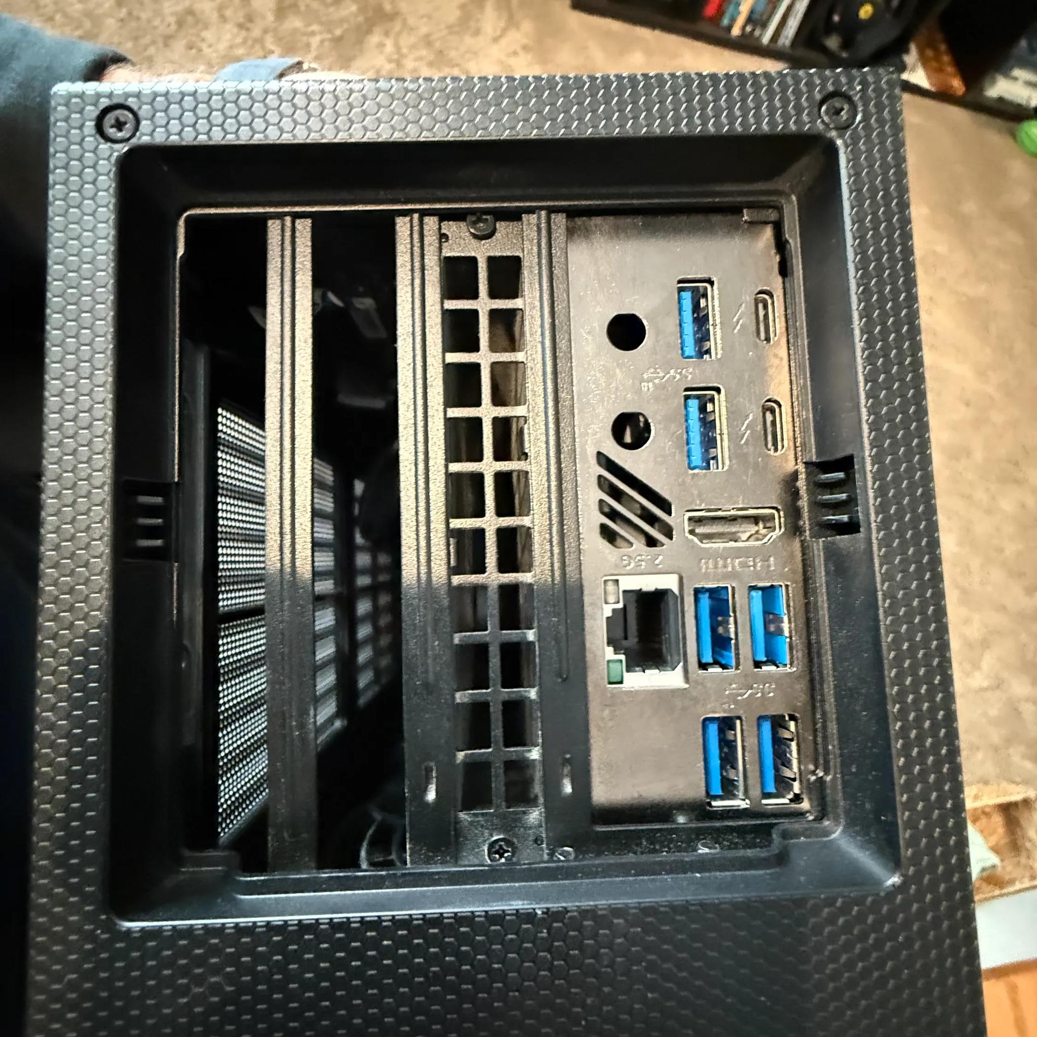 Intel NUC 11 Extrema KIT