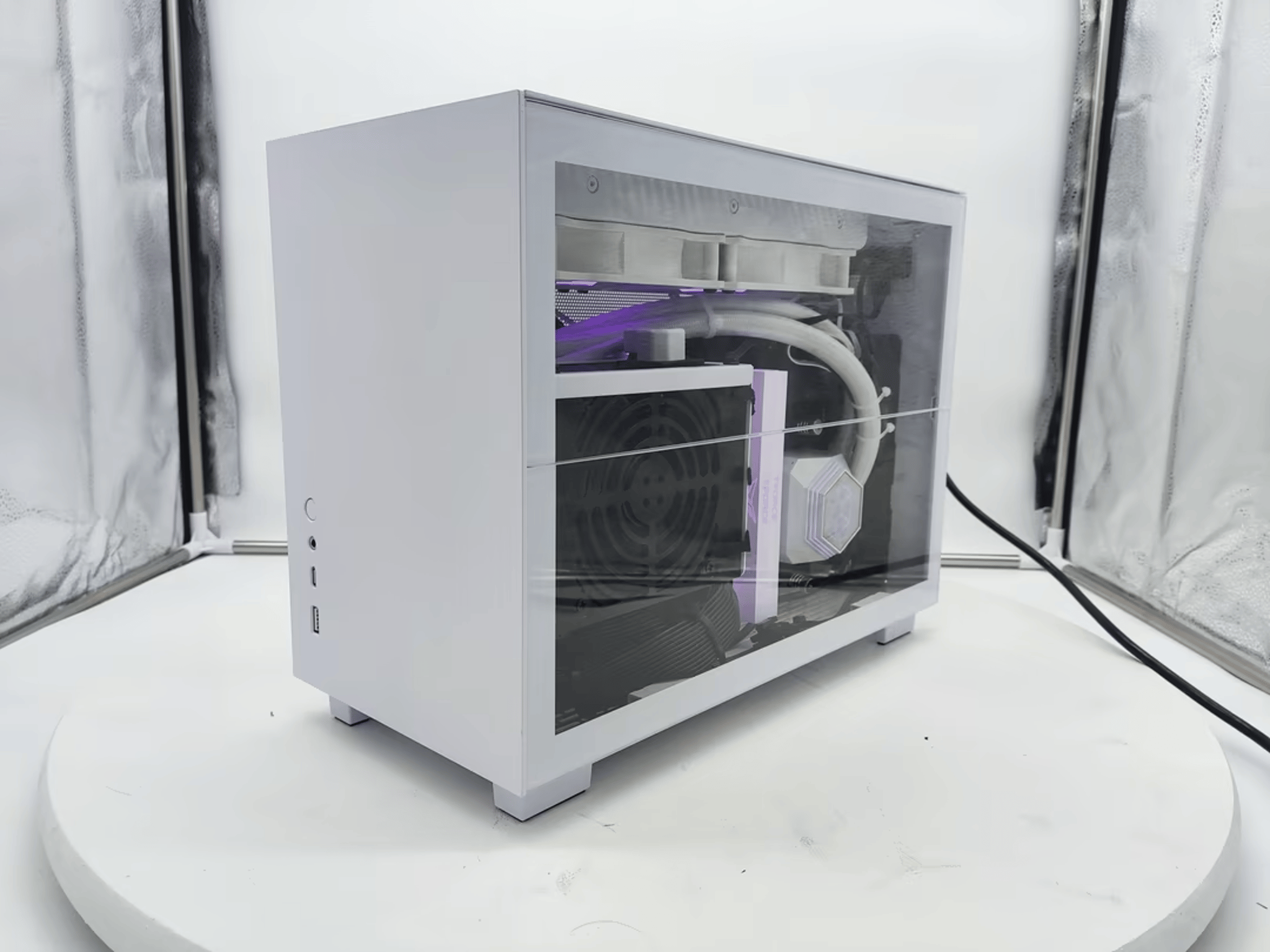 Compact Monster Q58! | 5700G | 6700XT | 2x8GB 3200MHz Ram | 1TB PCIE 3.0 NVME | 240mm AIO
