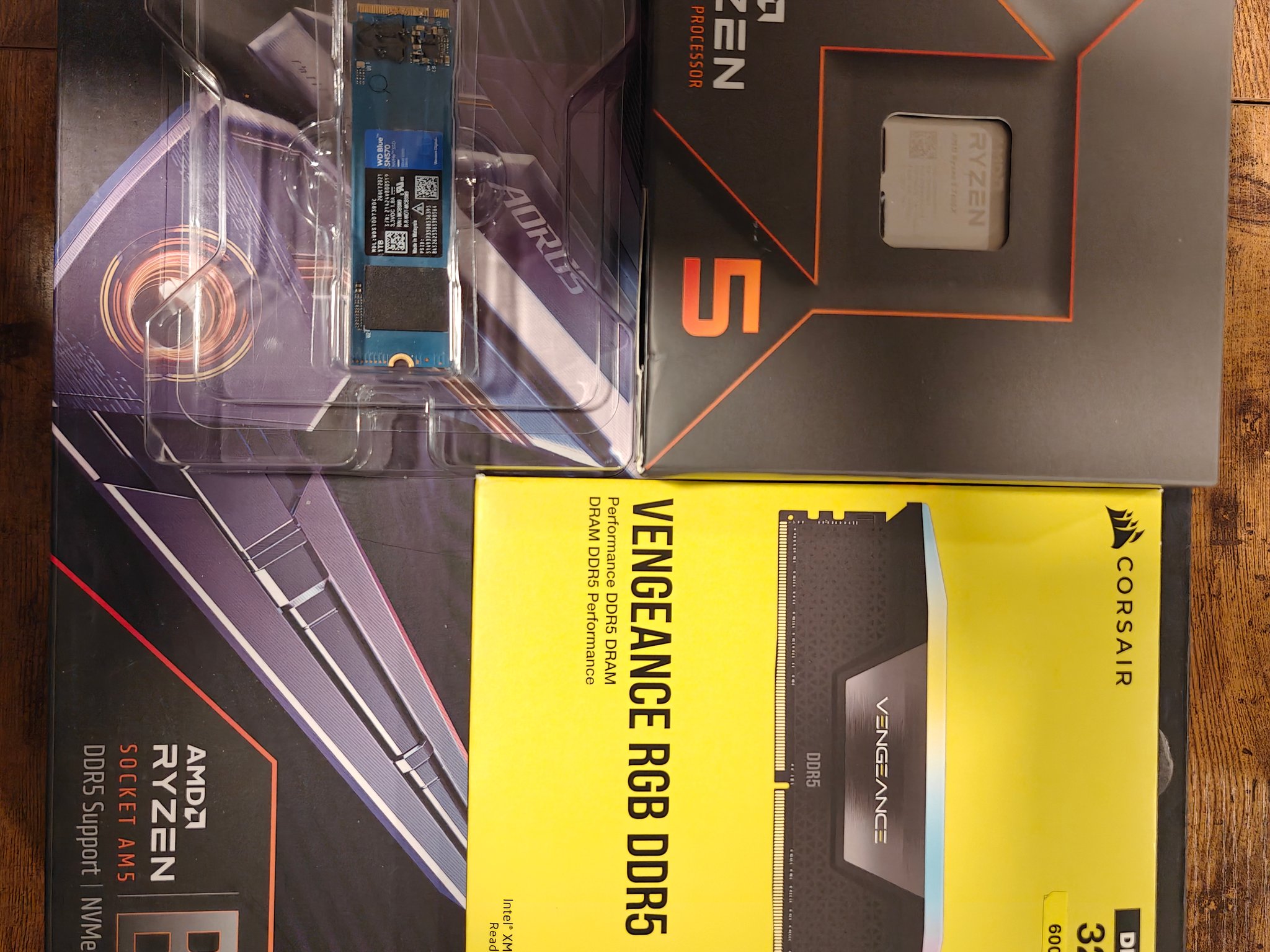 Ryzen 7600X / 32GB RGB
