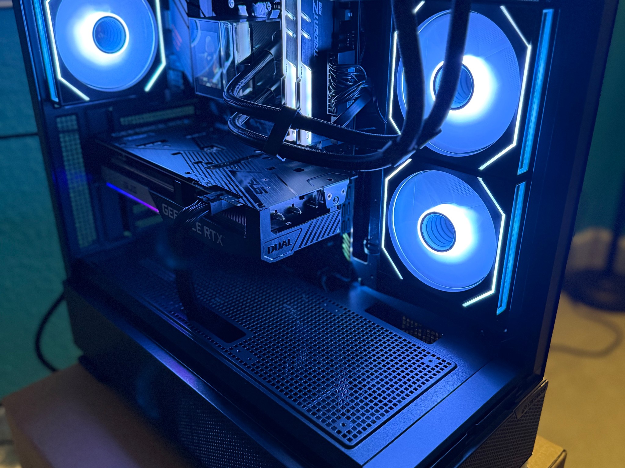 🔥 Ryzen 5 5500 | EVGA RTX 3070 XC3 | ASUS TUF WiFi | 16GB DDR4 | 512GB NVMe | RGB | Ready to Game