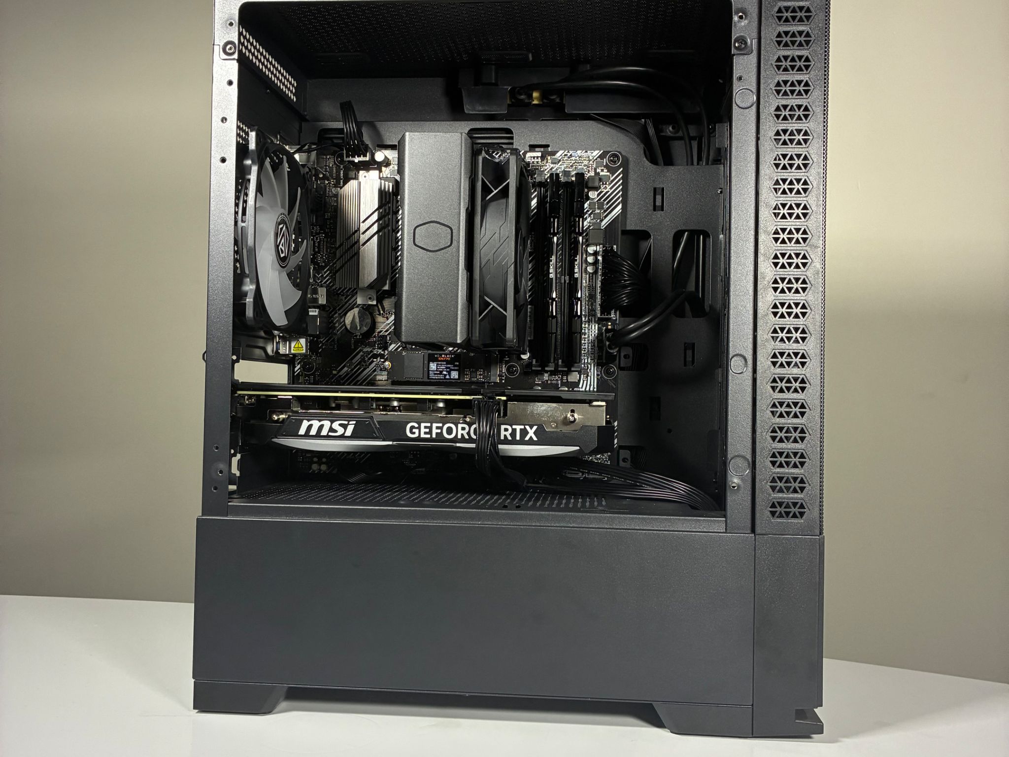 RTX 4070 | Ryzen 5 5600X | 32 GB RAM | 1 TB SSD | 1440p Ultra Gaming PC