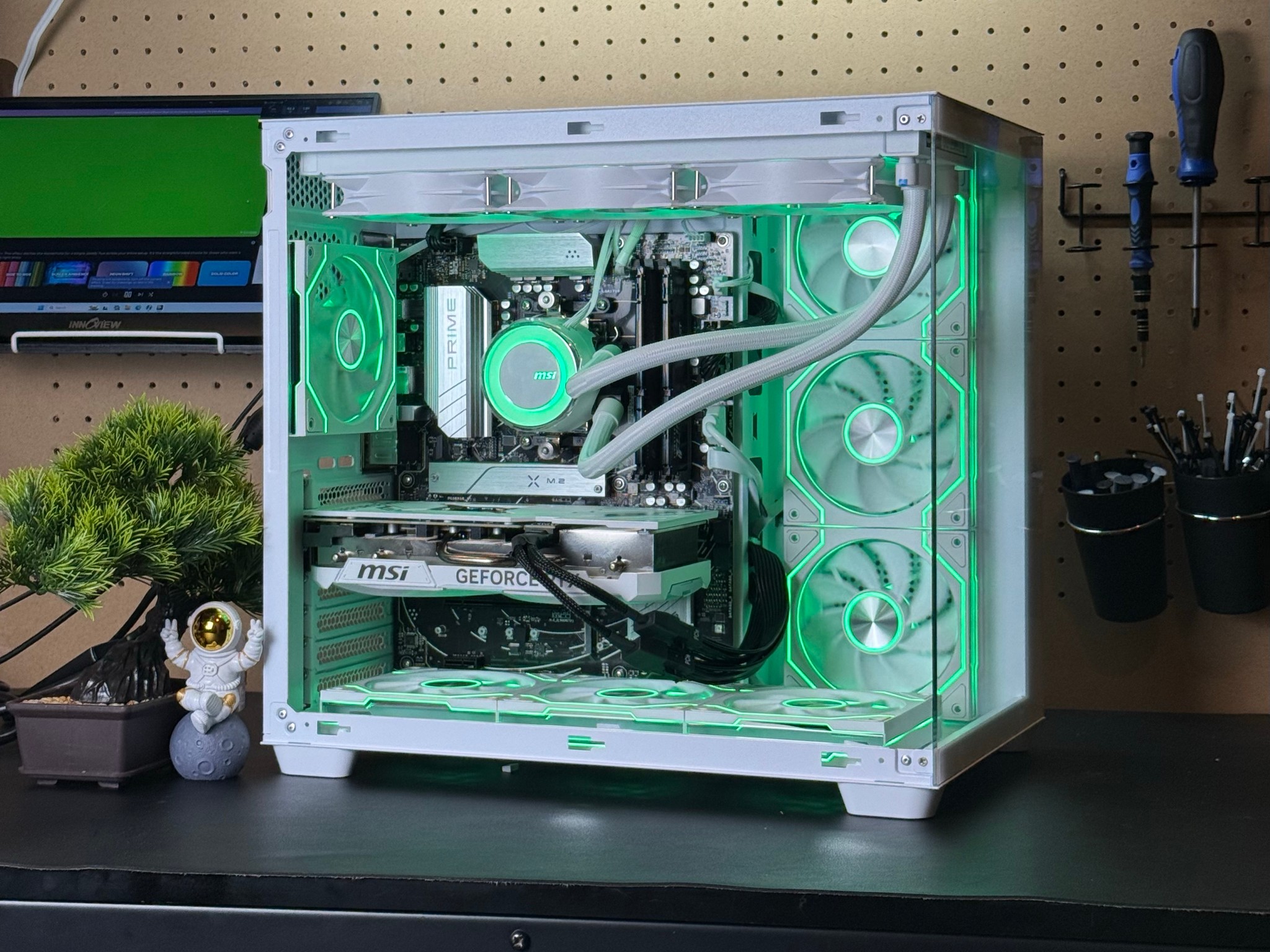 All White Gaming PC | RTX 4070 Ti Super | Ryzen 9 7950x | 32GB DDR5 RAM | 2TB | Windows 11