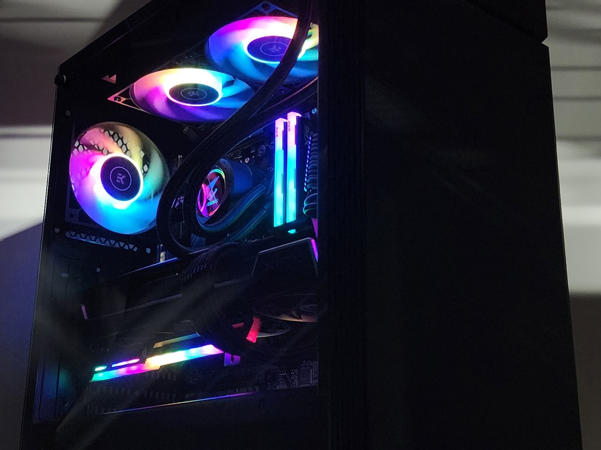 Gaming PC Ryzen 7 9700X 32GB RAM 2TB SSD RX 7900 XT 20GB Windows 11 Computer