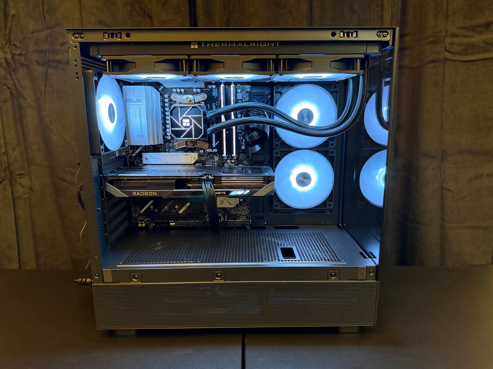 RX 9060 XT 16GB OC • RYZEN 7 9800X3D • B850 PLUS WIFI • 32GB DDR5 • 2TB SSD • 360MM AIO • NEW PC