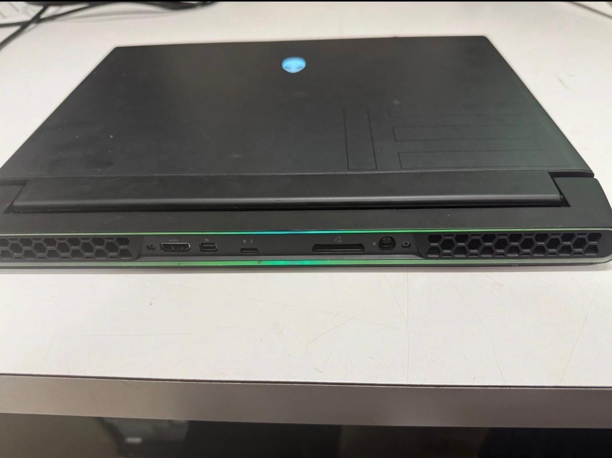 Dell Alienware M15 R3 Intel i7 10750H AMD RX 5500M 16GB RAM 512 GB NVME SSD