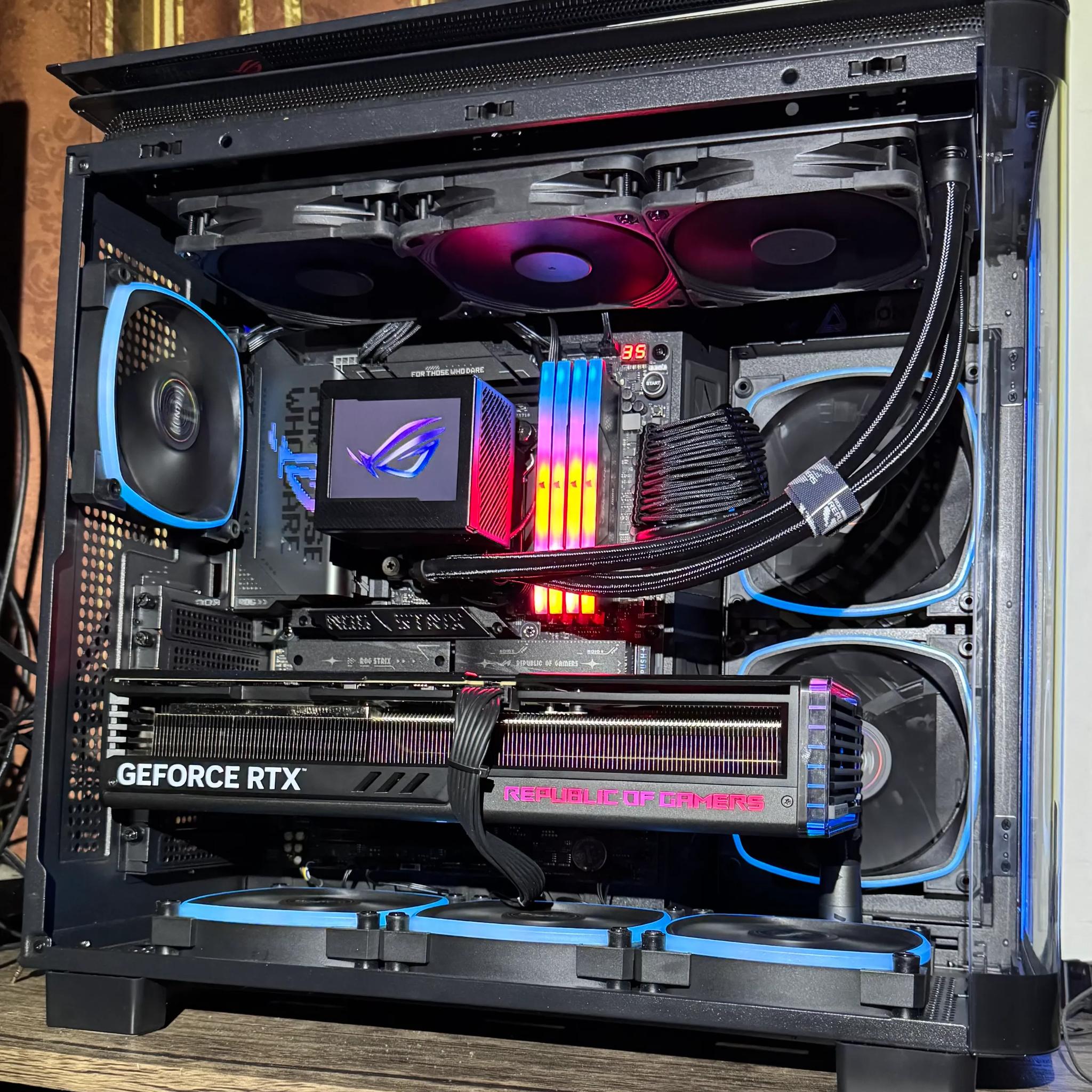 ROG OF FURY-4090 ASUS ROG STRIX + RYZEN 7 9800x3D + 64GB