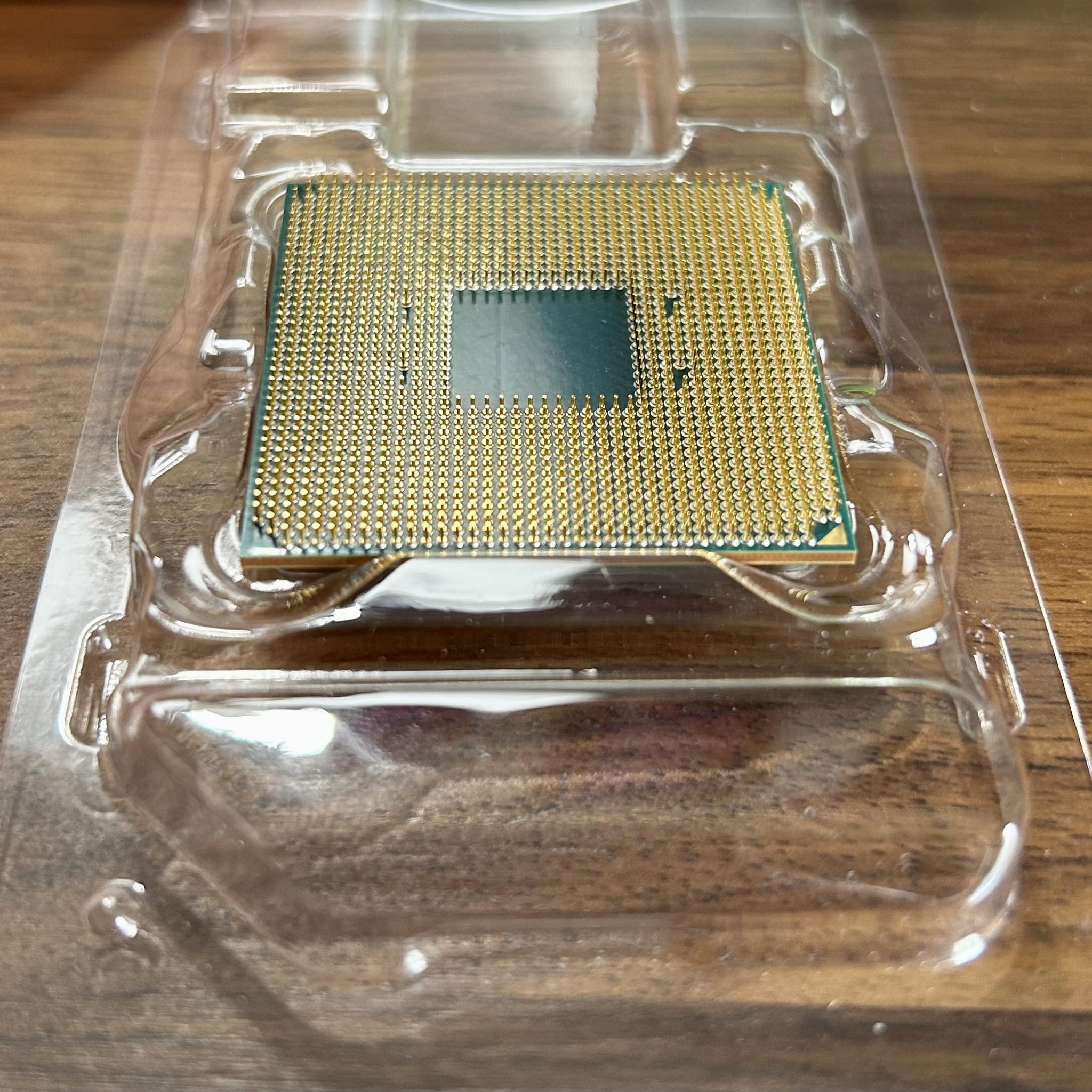 AMD Ryzen 5 3600XT Processor (3.8 GHz, 6 Cores, Socket AM4)