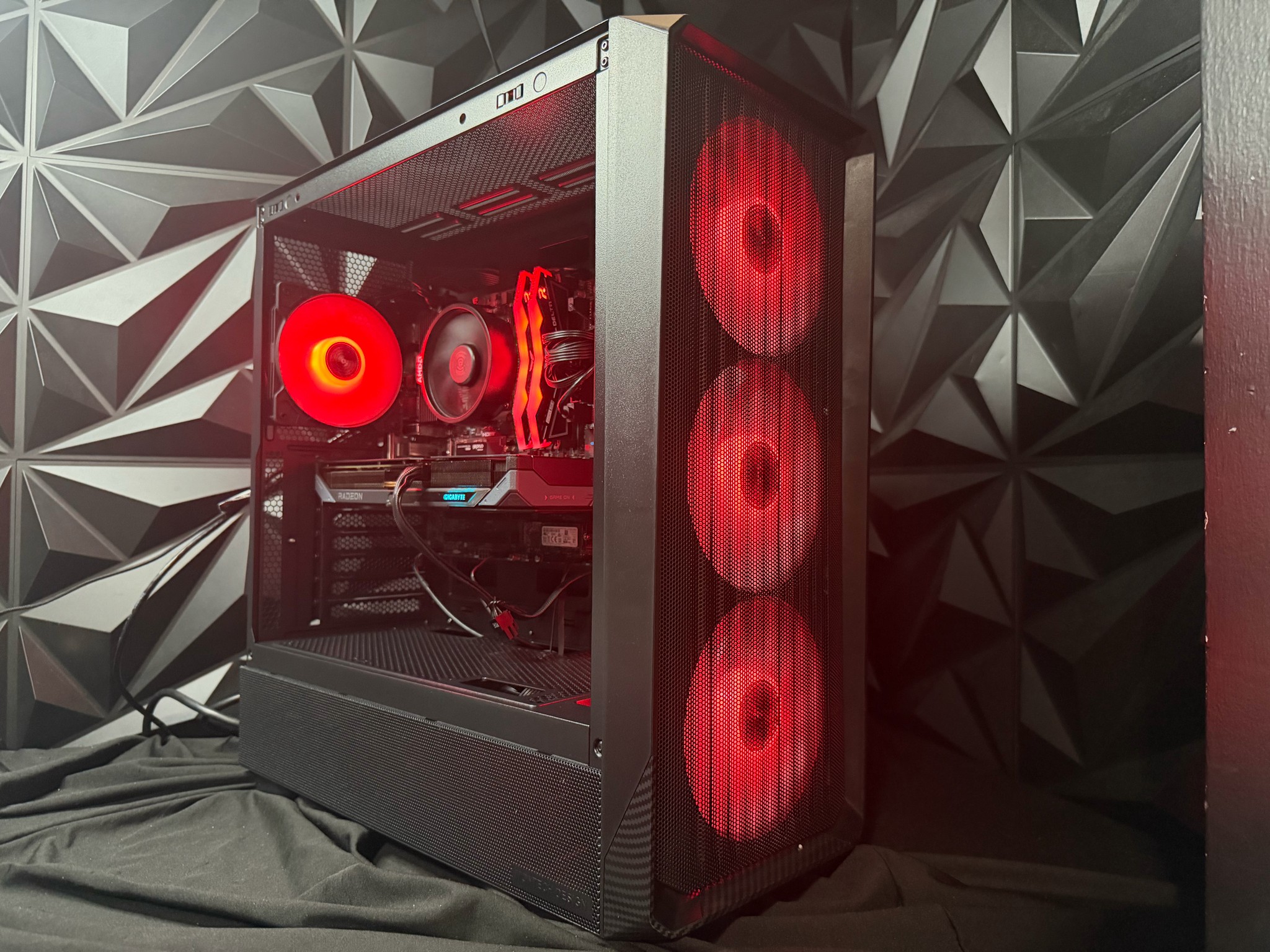🖤⚡ CARBON 96 ⚡🖤Ryzen 5 9600X| RX 9060 XT | 16 GB DDR5| 1.25 TB NVMe| 650W PSU