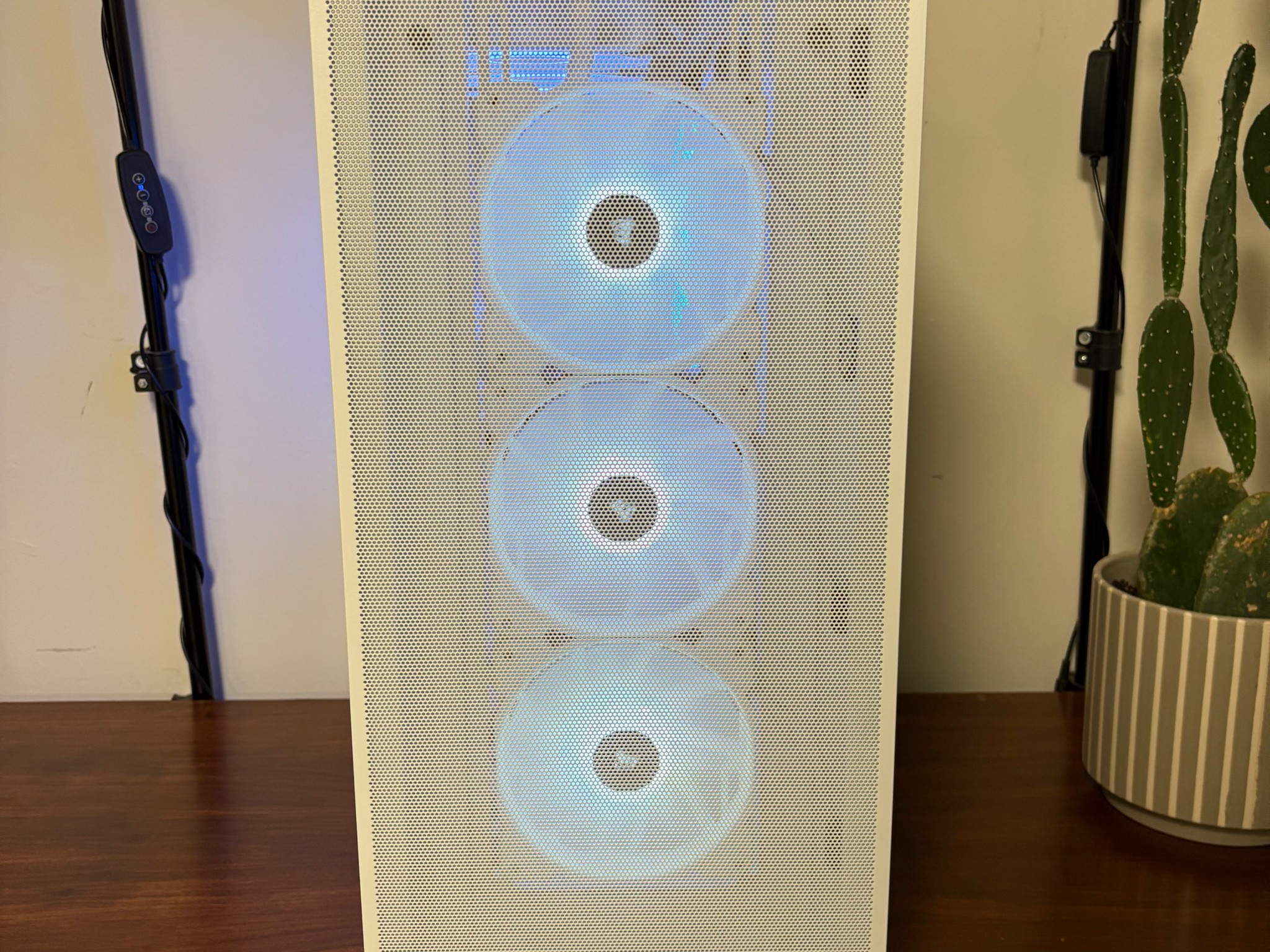 RTX 5080 | Ryzen 7 7800X3D | 32GB DDR5 | 2TB SSD | 850W PSU | 10 x Fans | AIO