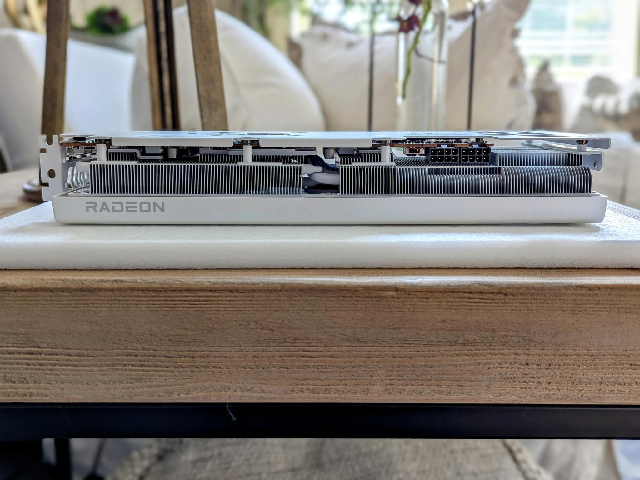 PowerCooler Hellhound 7800XT Spectral White