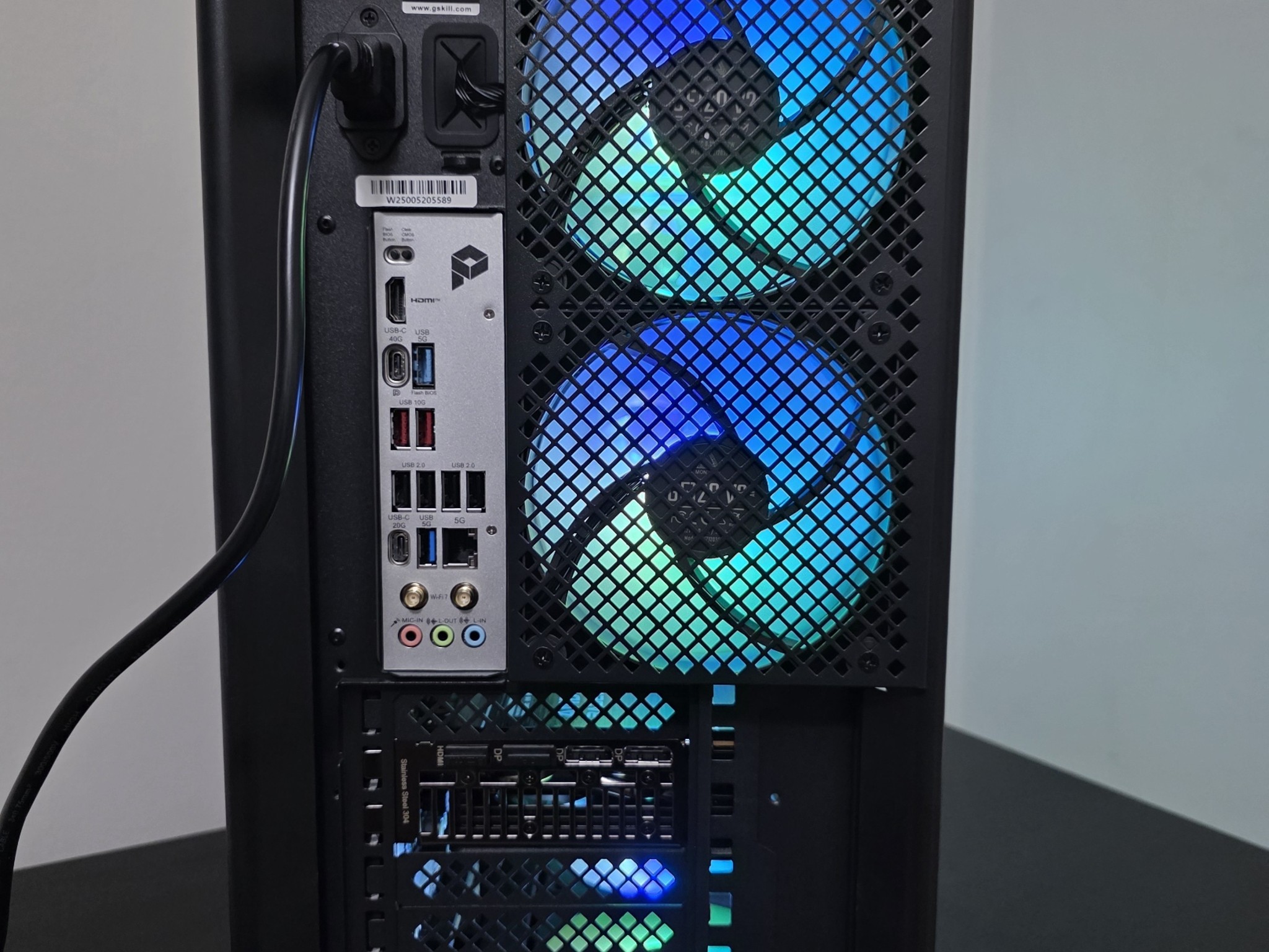Midnight Hydra | RX 9070XT | Ryzen 5 7600X3D | 32 GB | 2TB SSD | 850W Gold PSU
