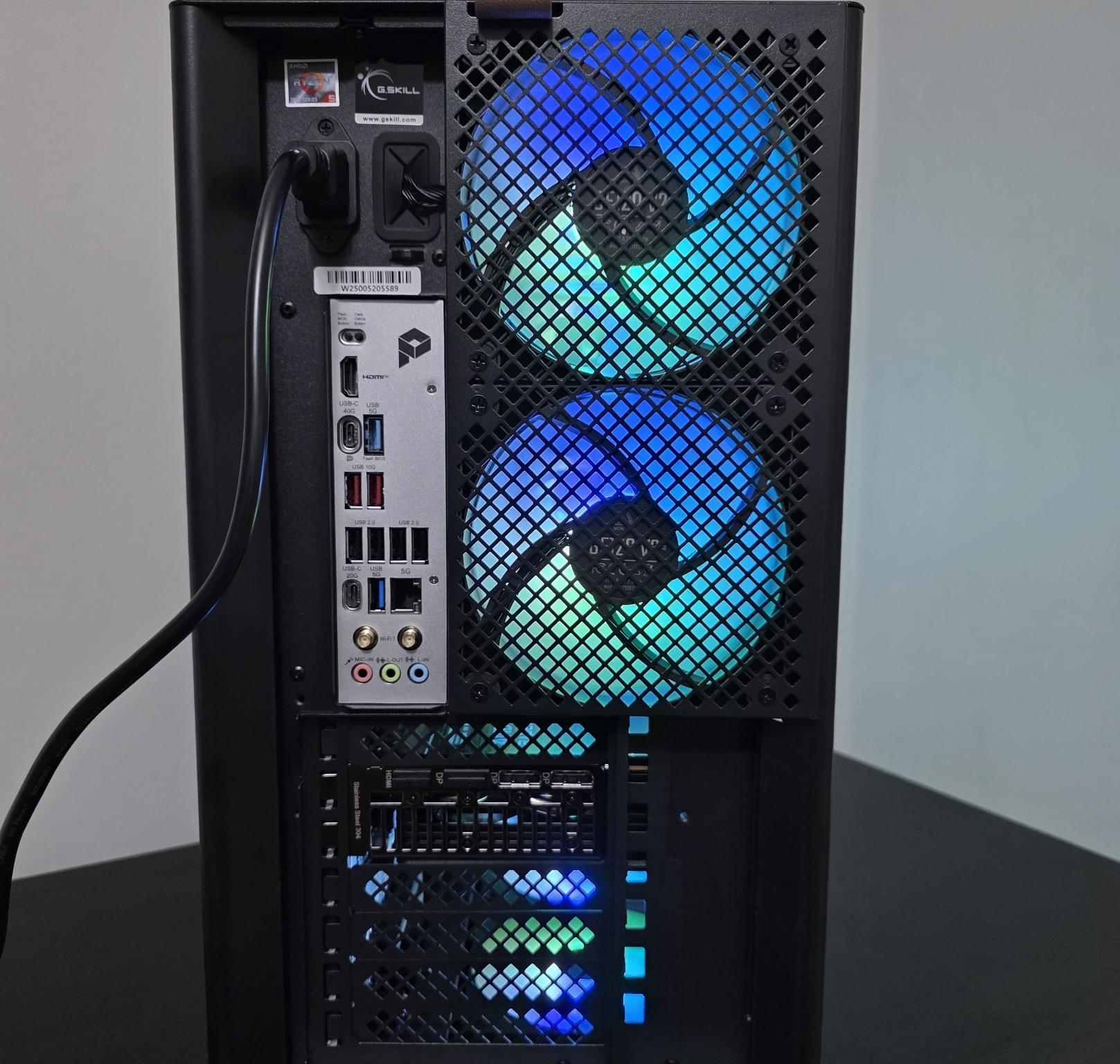 Midnight Hydra | RX 9070XT | Ryzen 5 7600X3D | 32 GB | 2TB SSD | 850W Gold PSU