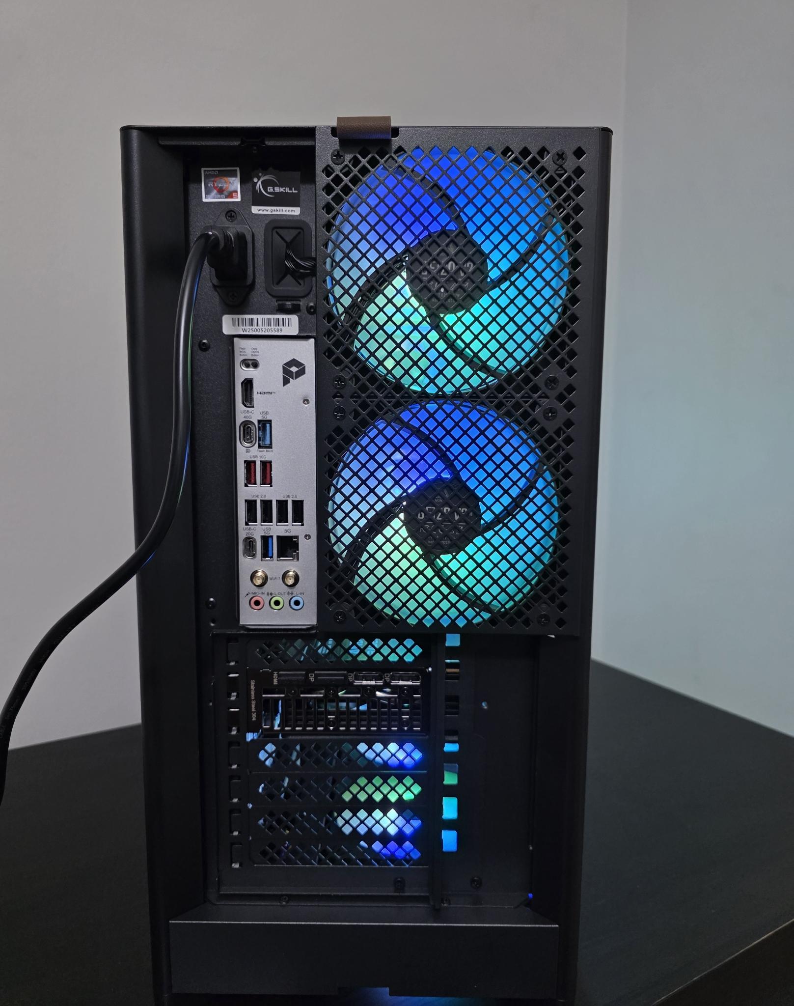 Midnight Hydra | RX 9070XT | Ryzen 5 7600X3D | 32 GB | 2TB SSD | 850W Gold PSU