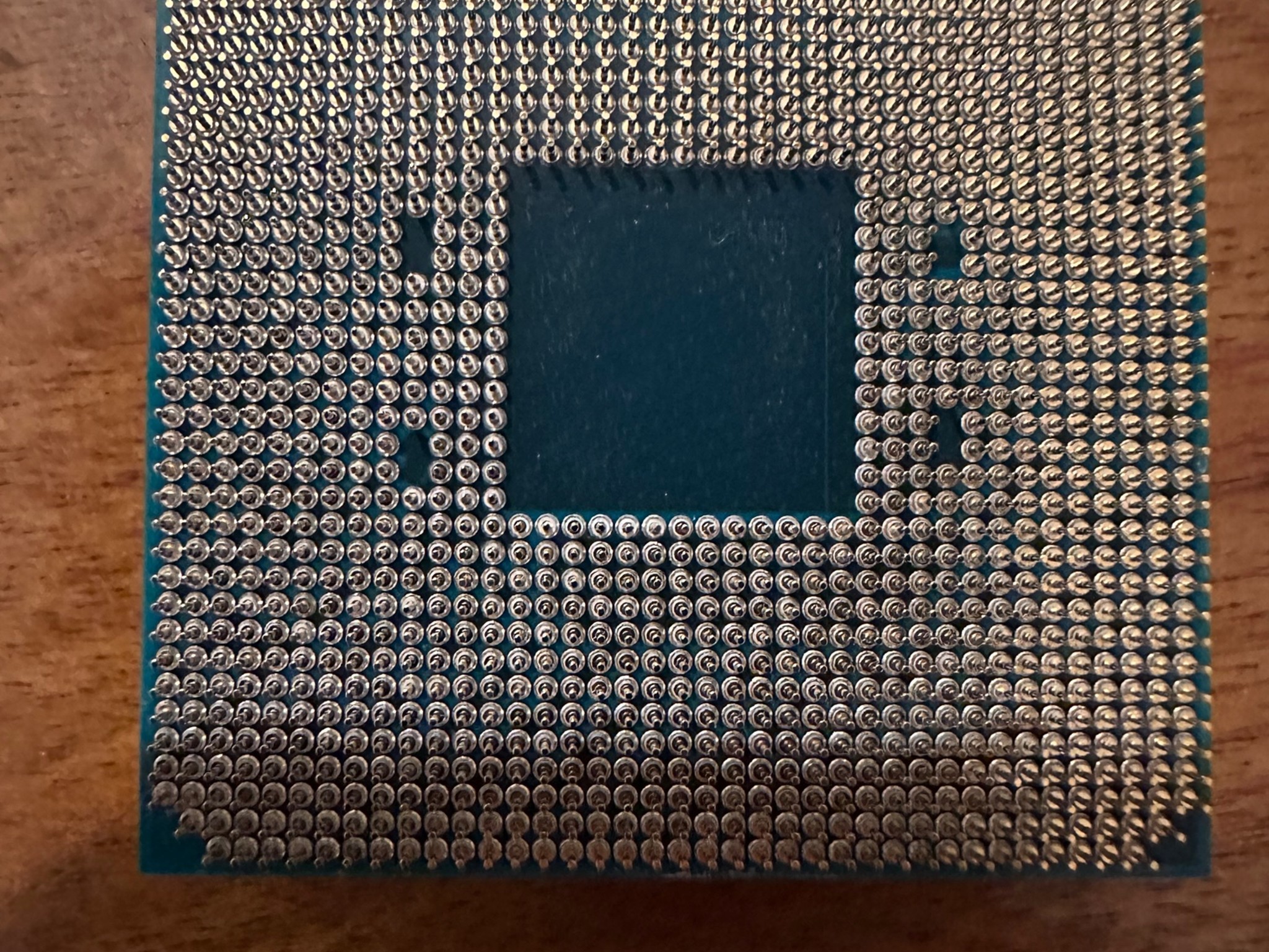 Ryzen 7 2700x w/ Wraith Stealth Cooler.