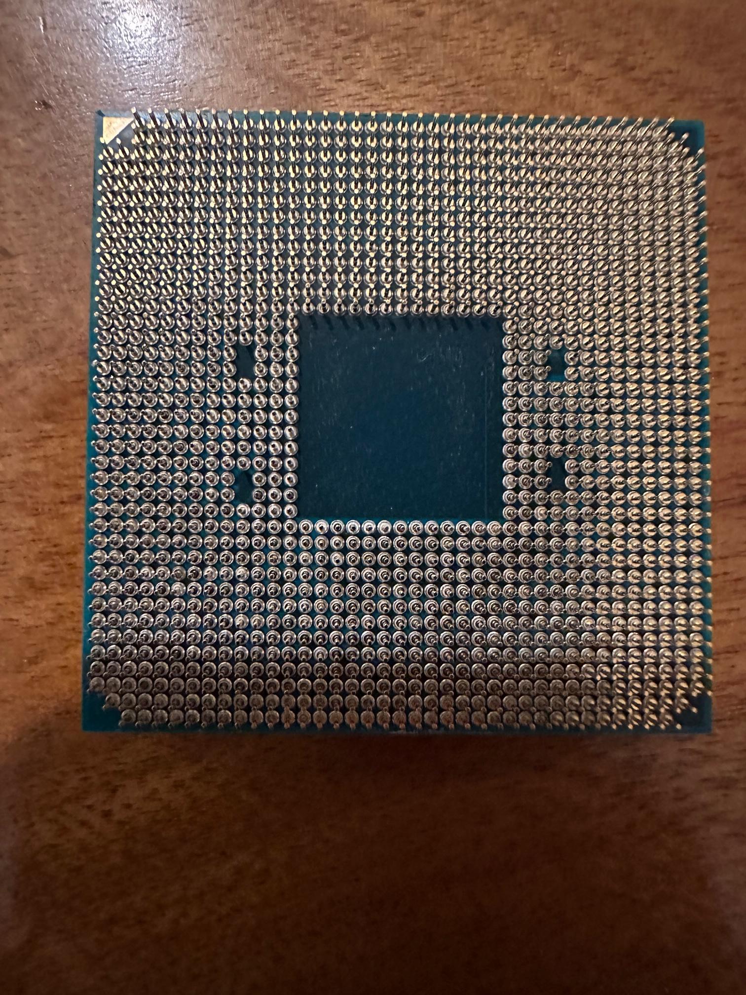 Ryzen 7 2700x w/ Wraith Stealth Cooler.