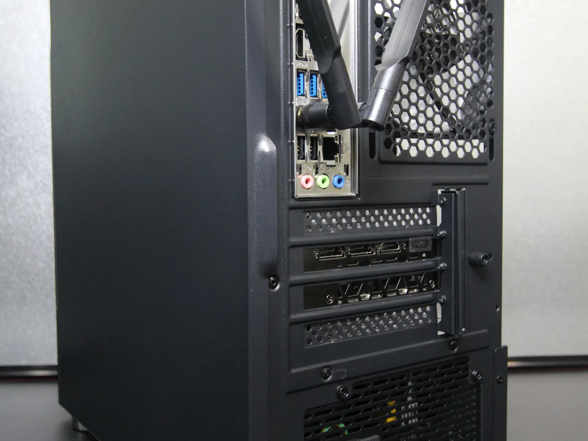 Custom Gaming PC / AMD Ryzen 5 5600X / RTX 4060 / 16GB / 1TB / Windows 10 Pro