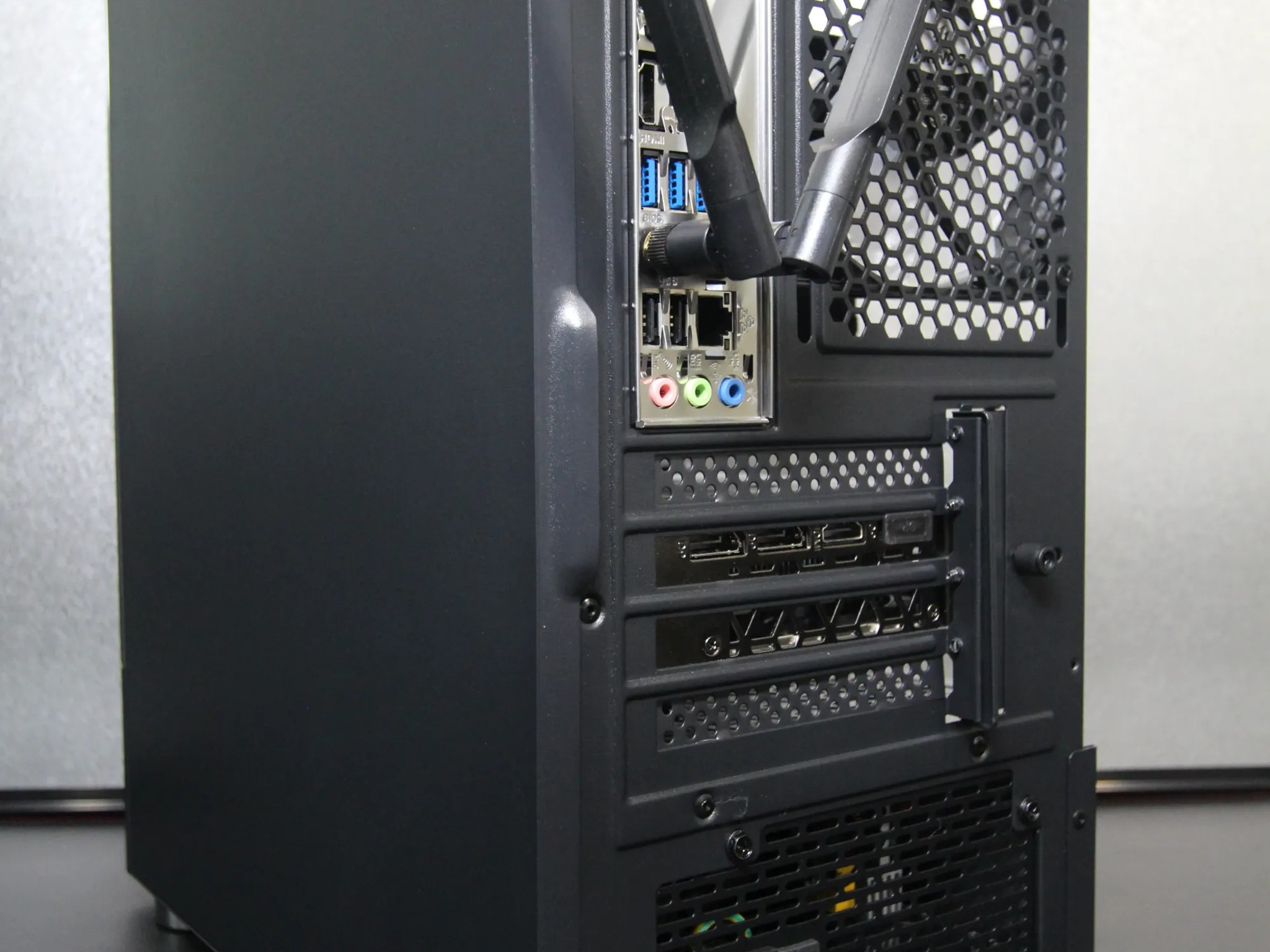 Custom Gaming PC / AMD Ryzen 5 5600X / RTX 4060 / 16GB / 1TB / Windows 10 Pro