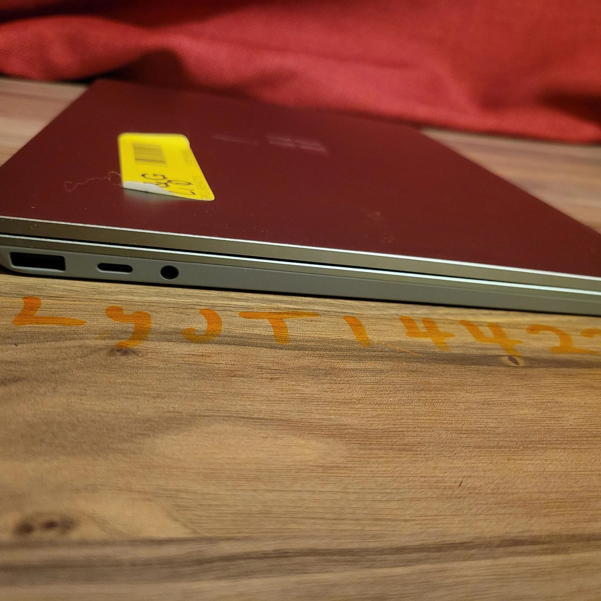Microsoft Surface Laptop Go 3 - intel i5 12th gen. - 256gb ssd - 12.4" touch screen