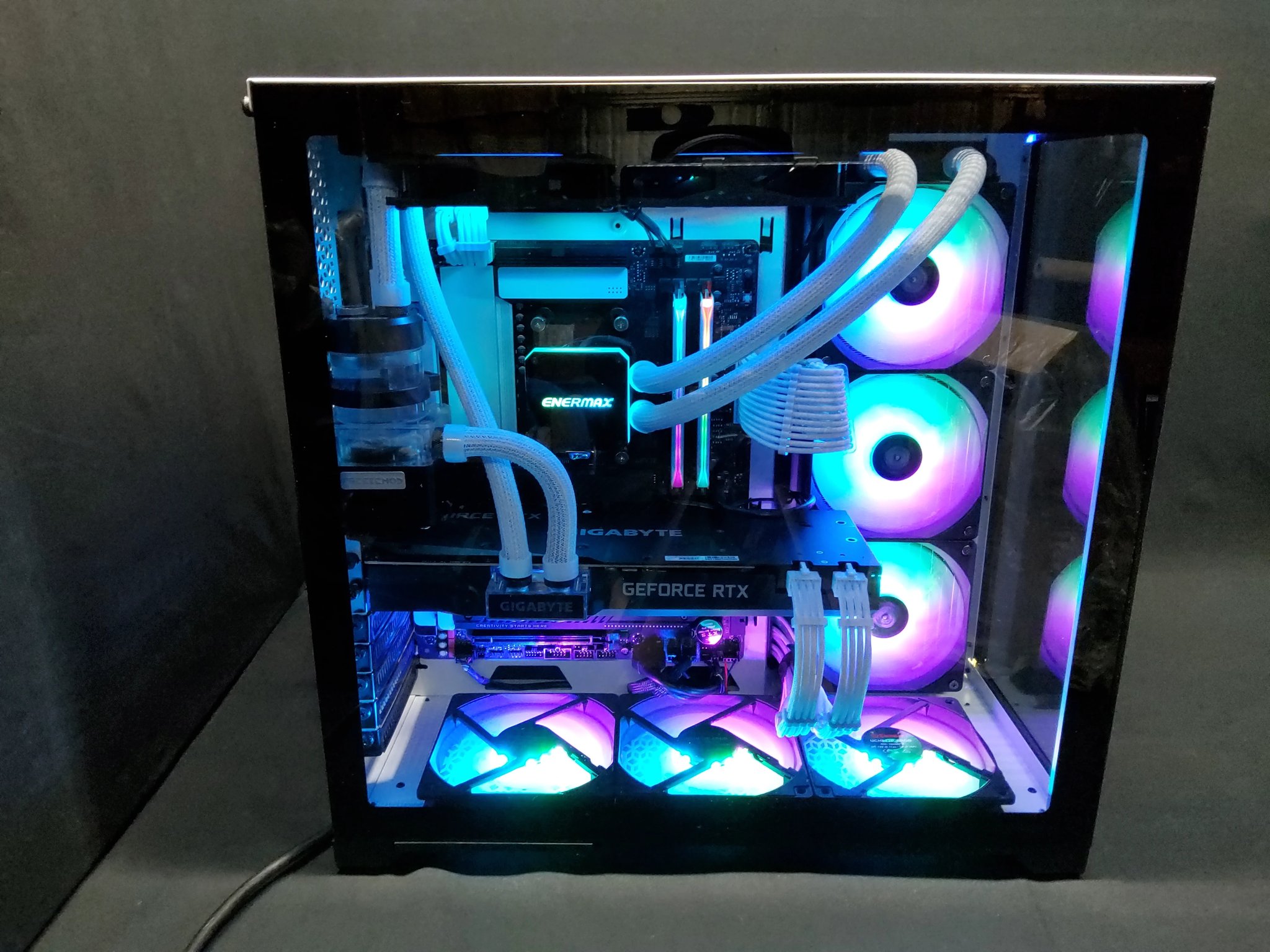 新品】高性能ゲーミングPC RTX5070 Ryzen7 5700X3D