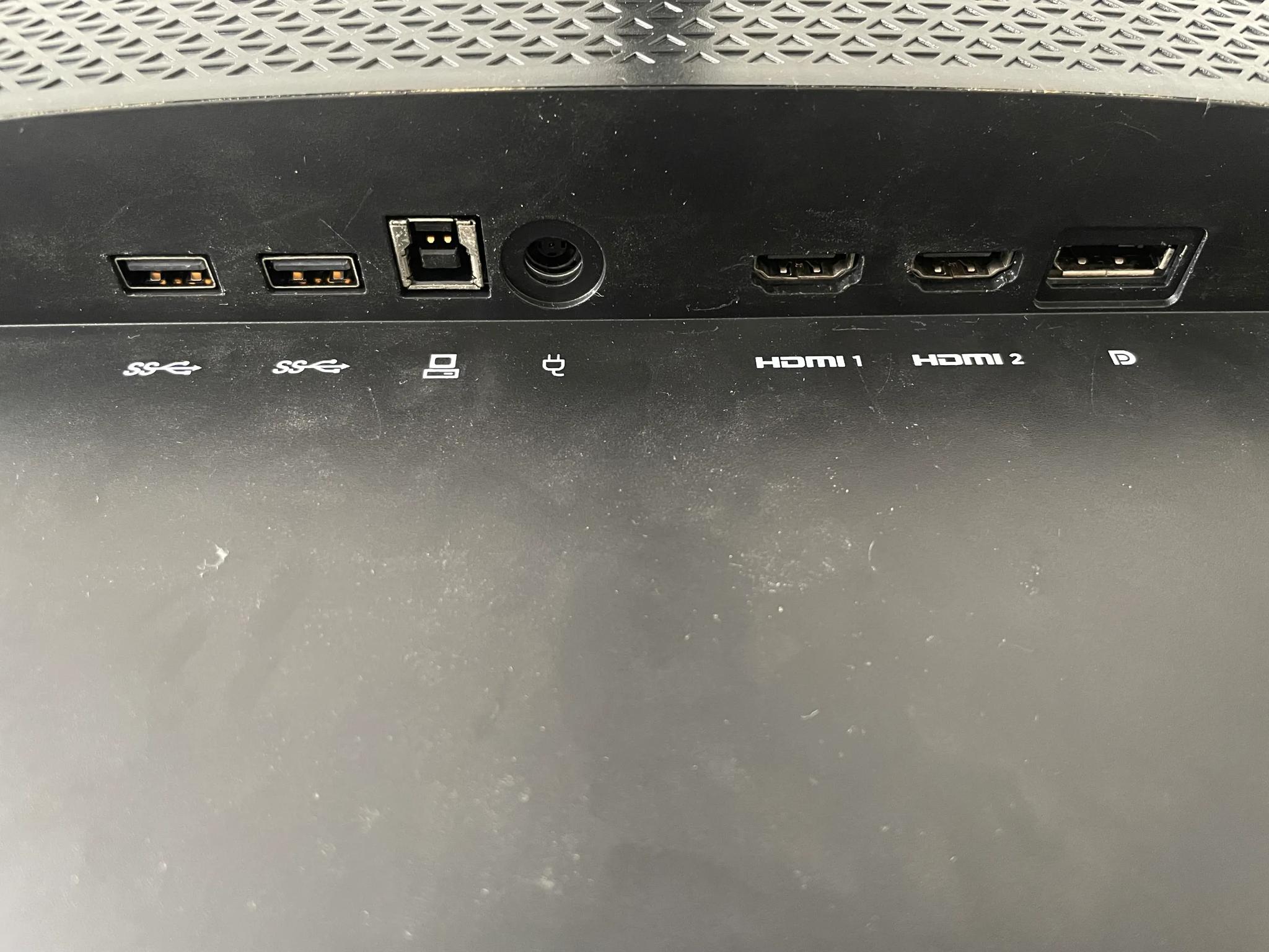 Omen HP monitor 144hz (has super small chip on screen, see pictures)