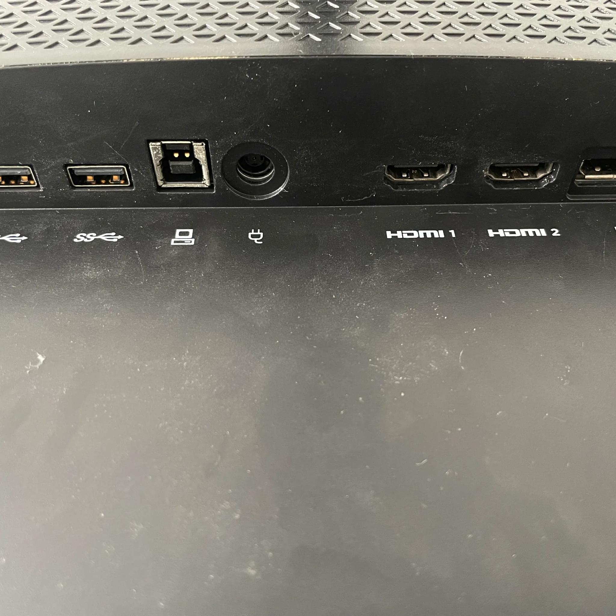Omen HP monitor 144hz (has super small chip on screen, see pictures)