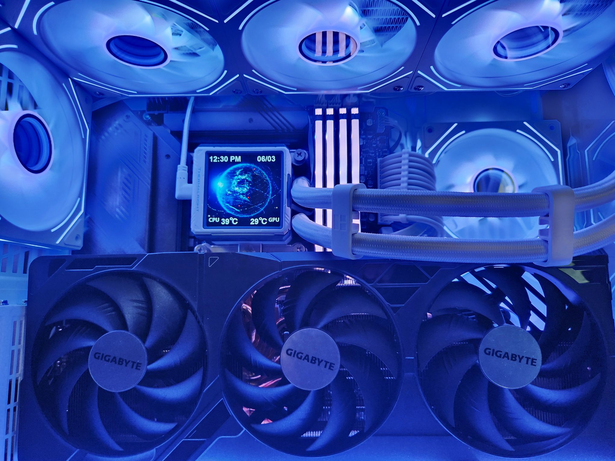 I9 13900K | RTX 4070 Ti SUPER | 32GB RAM | 4TB NVMe / SSD | WiFI + BT | WINDOWS 11 PRO